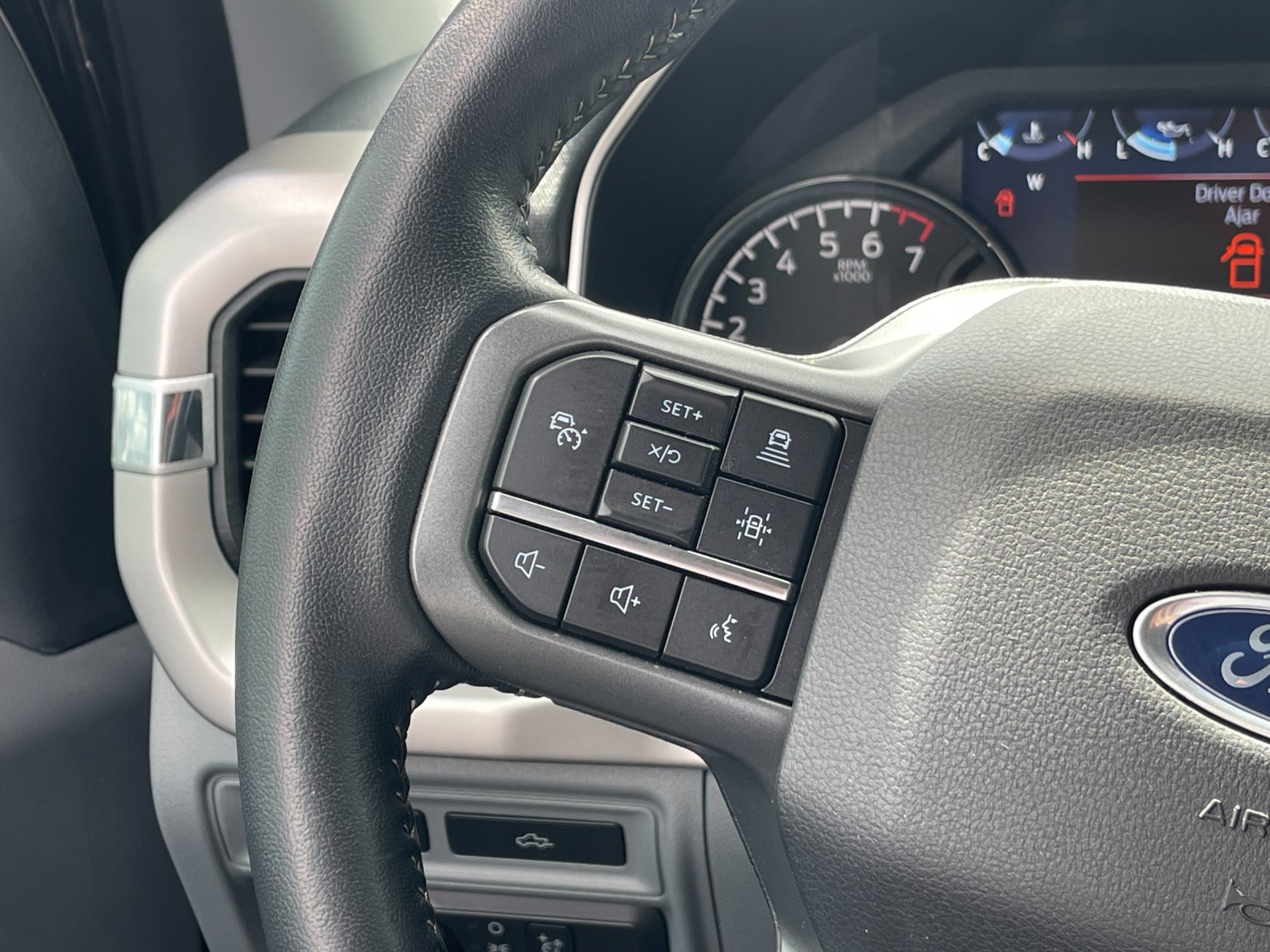 Used 2022 Black Metallic Ford XLT image 26