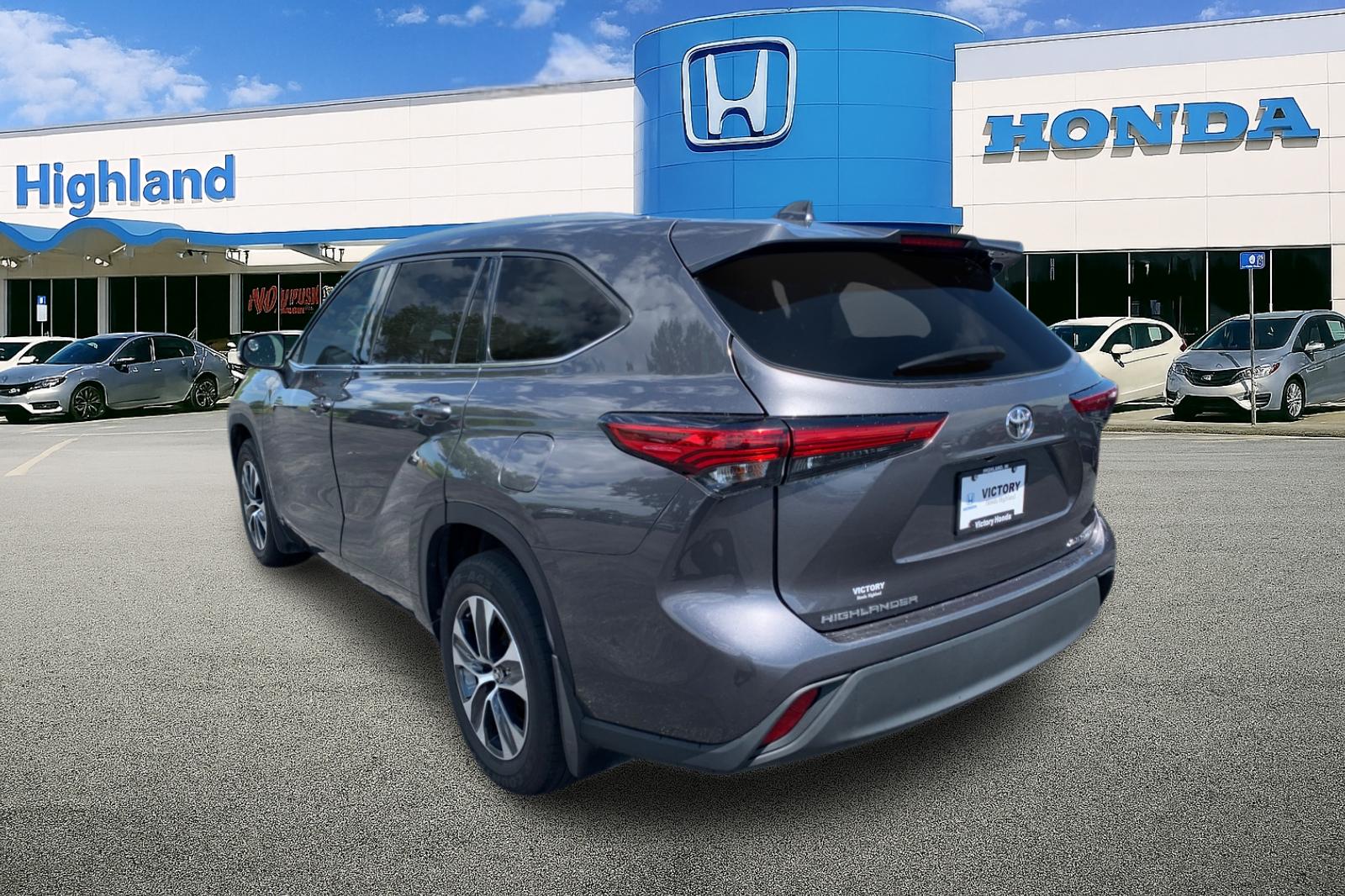 Used 2021 Gray Toyota XLE image 3
