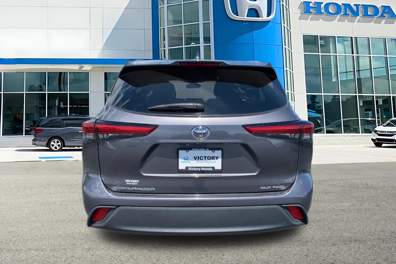 Used 2021 Gray Toyota XLE image 4