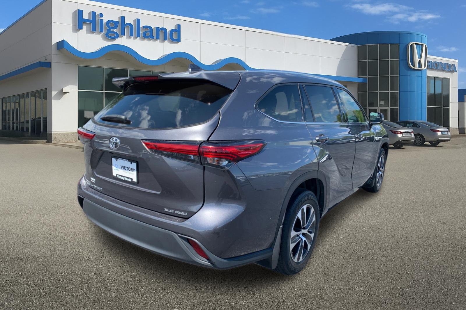 Used 2021 Gray Toyota XLE image 5