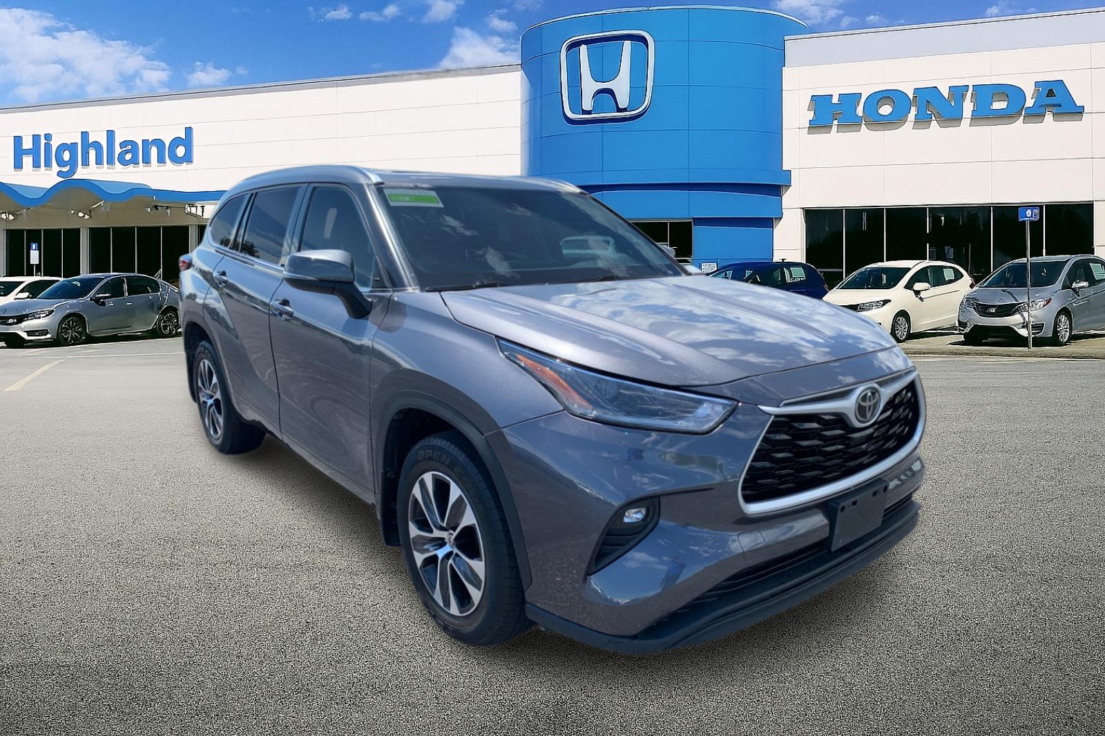 Used 2021 Gray Toyota XLE image 7