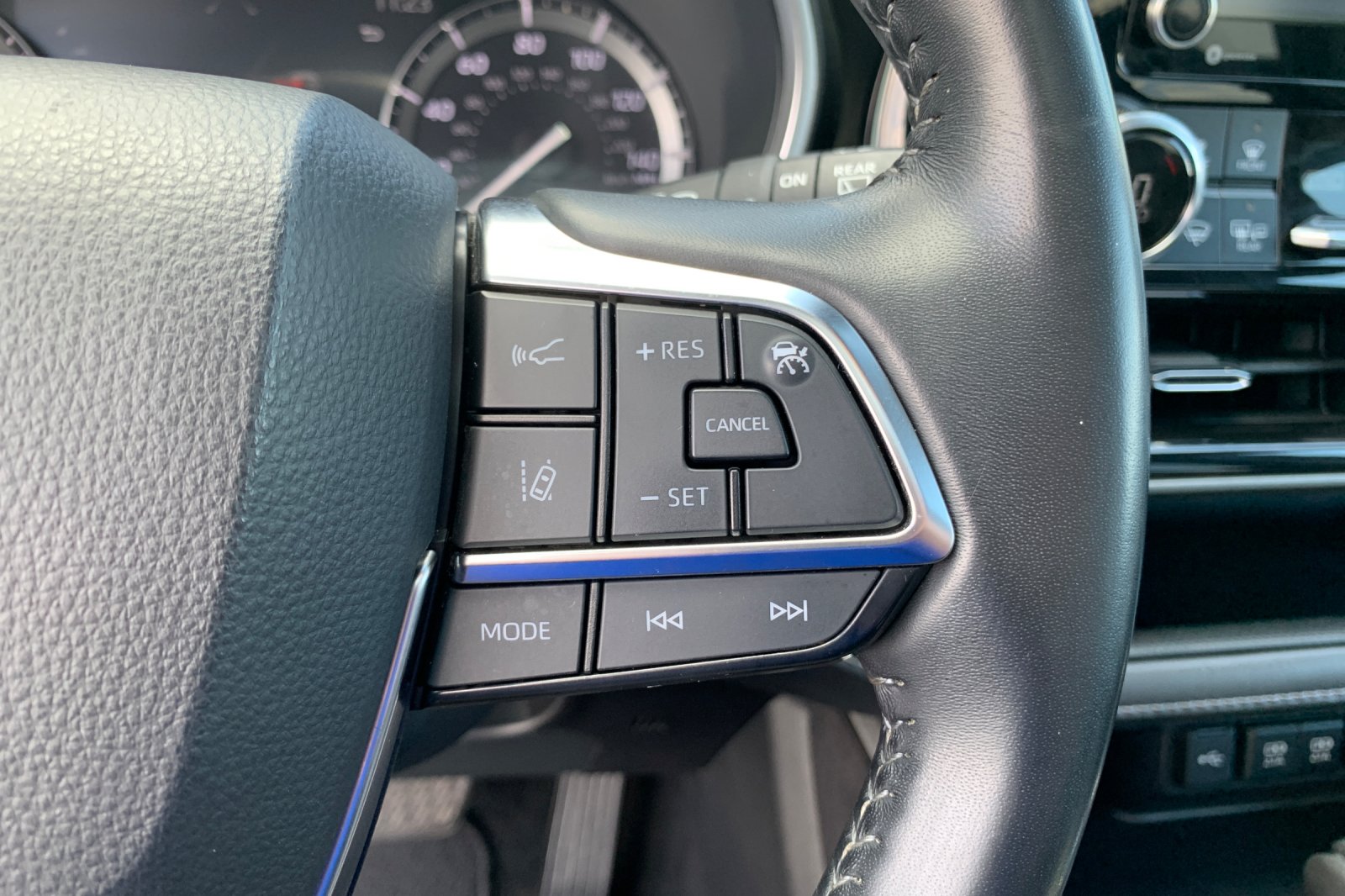 Used 2021 Gray Toyota XLE image 31