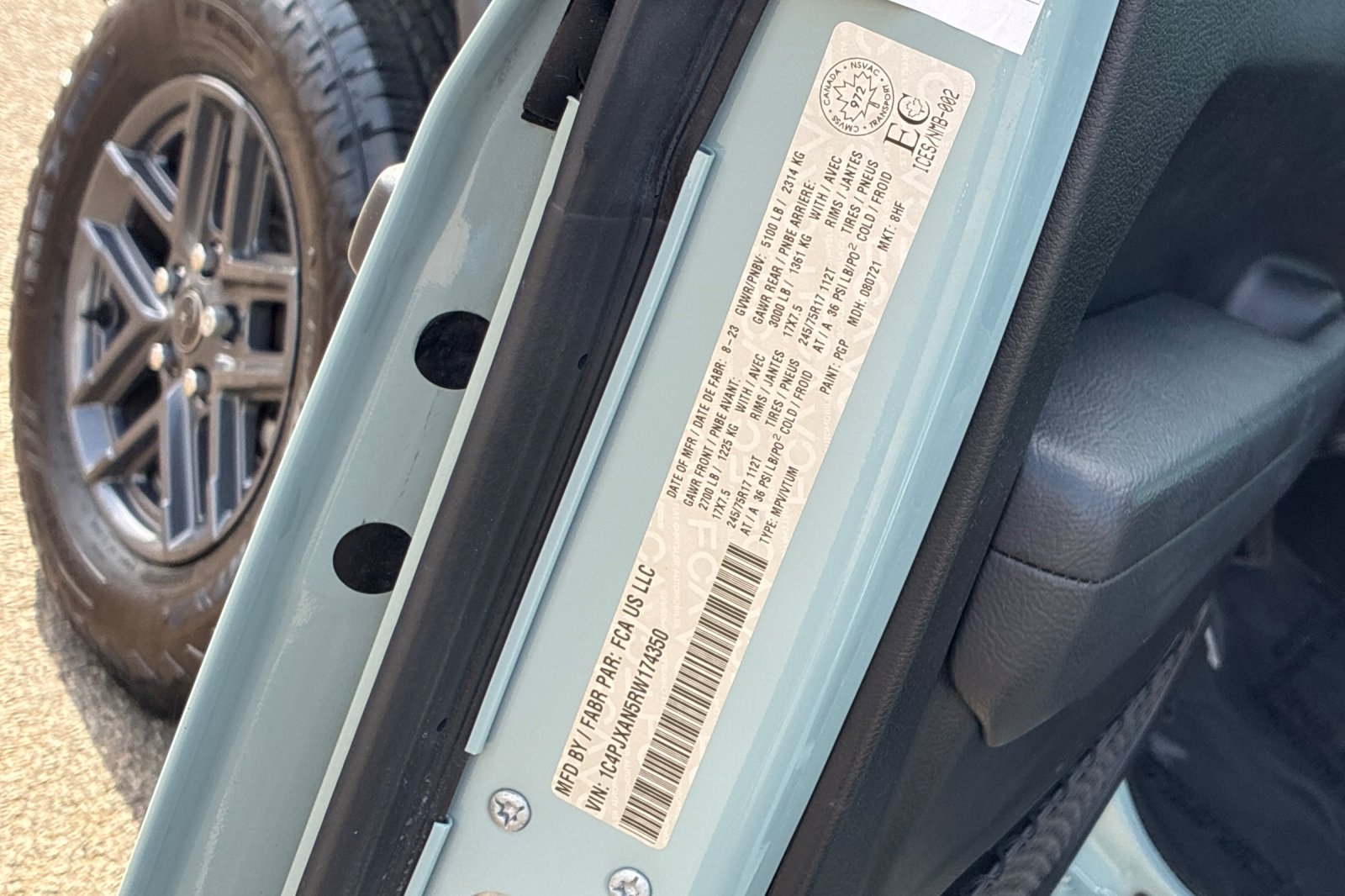 Used 2024 Earl Clearcoat Jeep Sport S image 40
