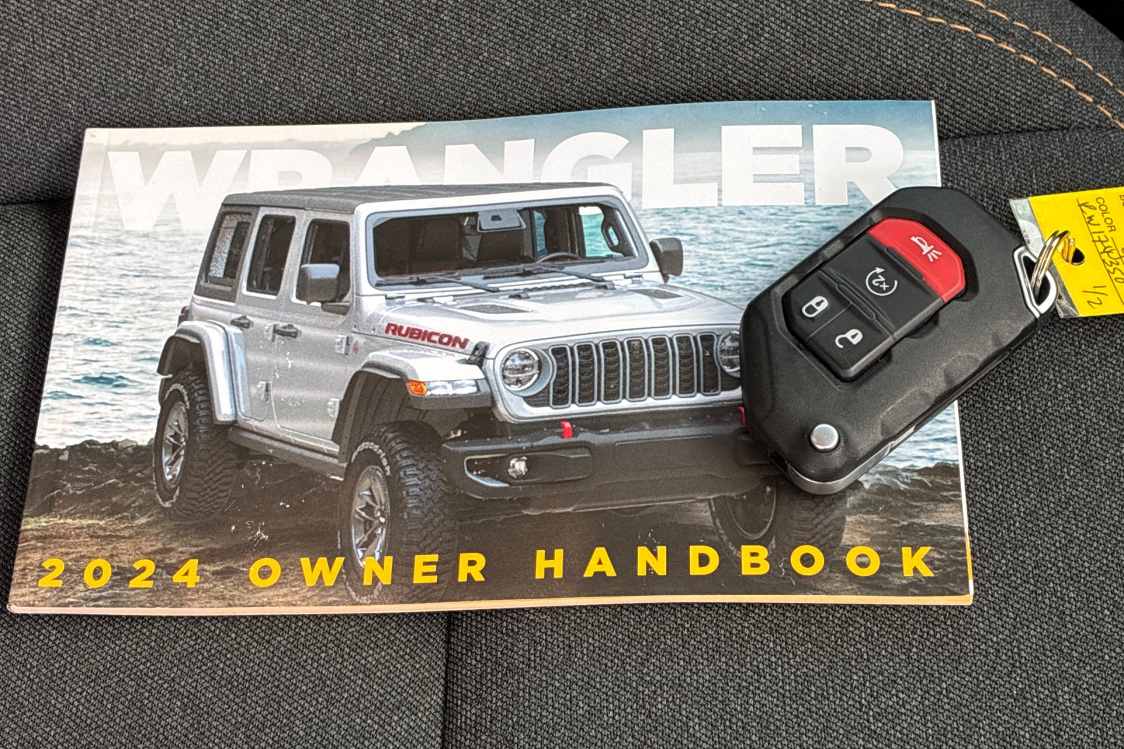 Used 2024 Earl Clearcoat Jeep Sport S image 12