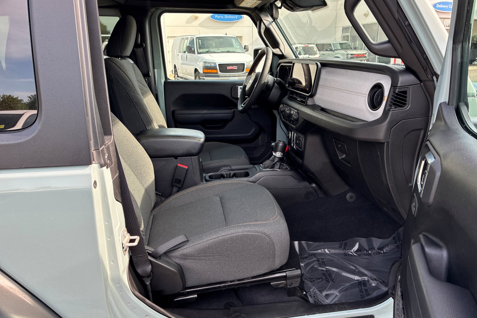 Used 2024 Earl Clearcoat Jeep Sport S image 19