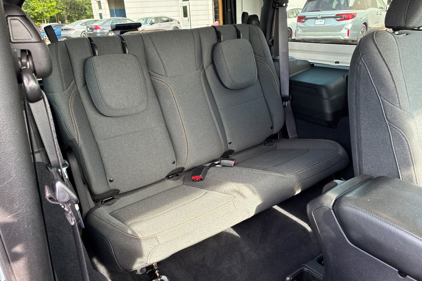 Used 2024 Earl Clearcoat Jeep Sport S image 16