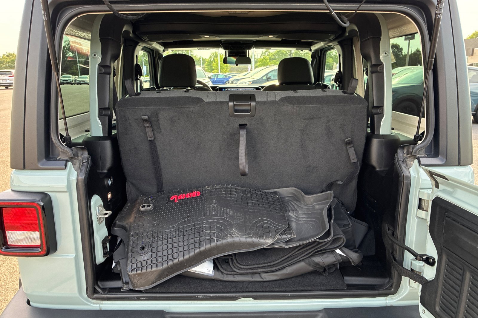 Used 2024 Earl Clearcoat Jeep Sport S image 18