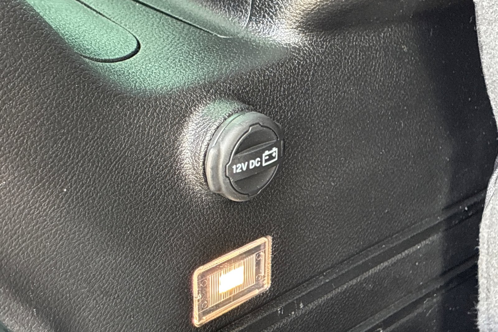 Used 2024 Earl Clearcoat Jeep Sport S image 32
