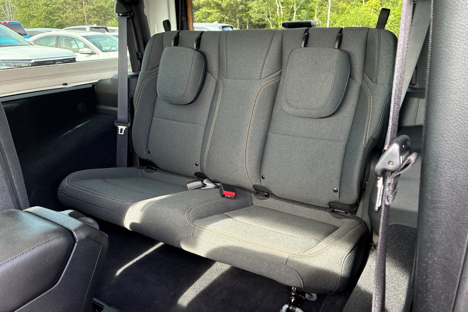 Used 2024 Earl Clearcoat Jeep Sport S image 13