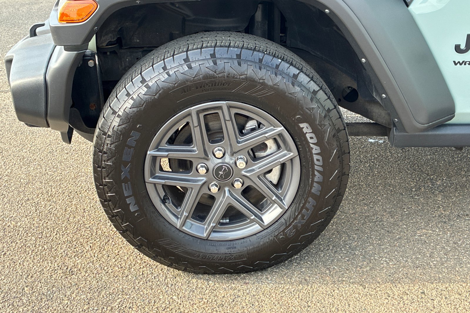 Used 2024 Earl Clearcoat Jeep Sport S image 36
