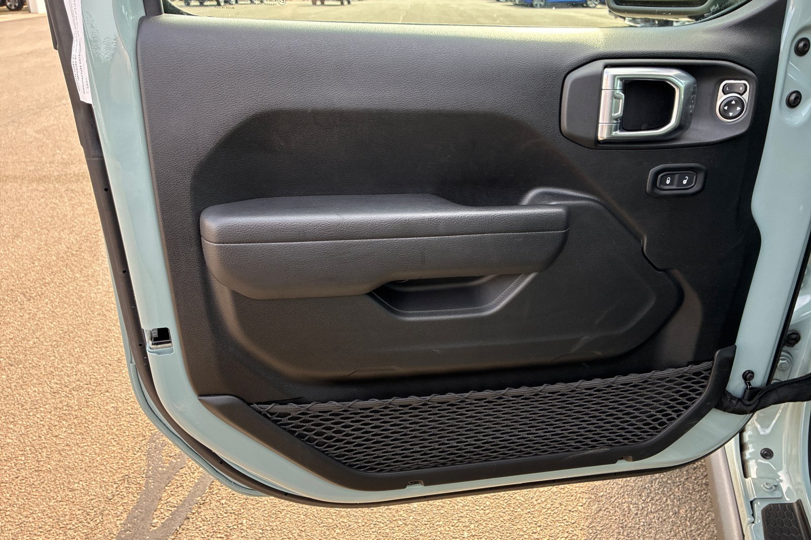 Used 2024 Earl Clearcoat Jeep Sport S image 11