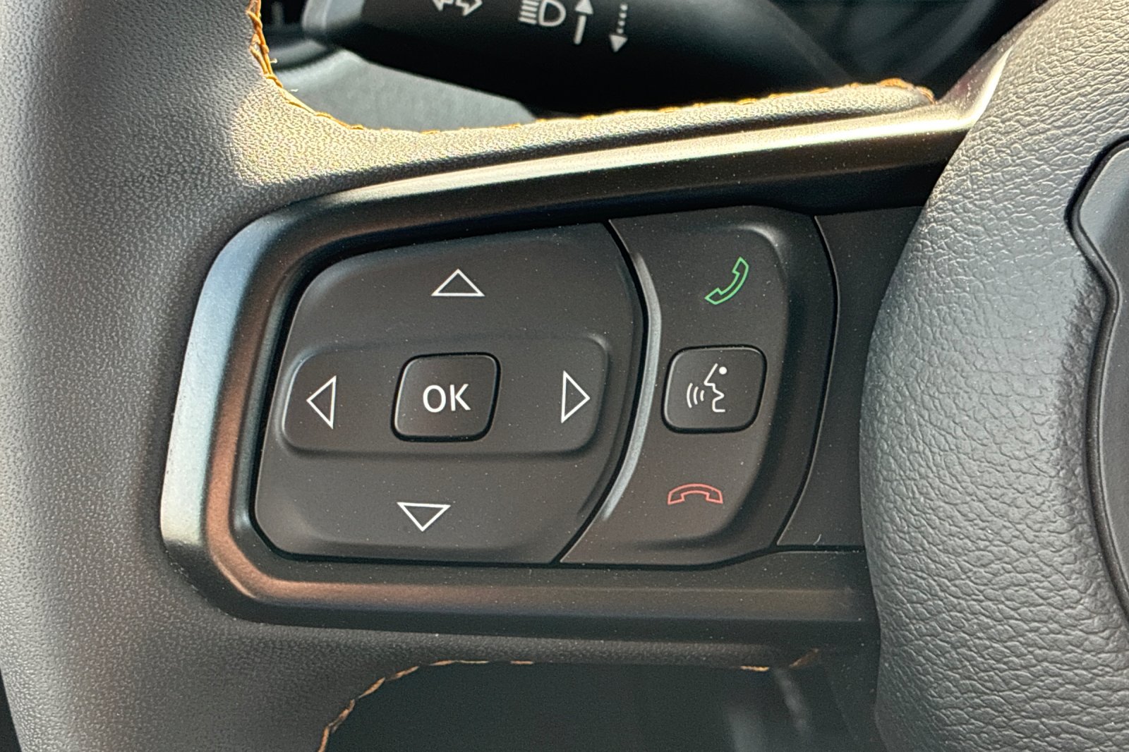 Used 2024 Earl Clearcoat Jeep Sport S image 28