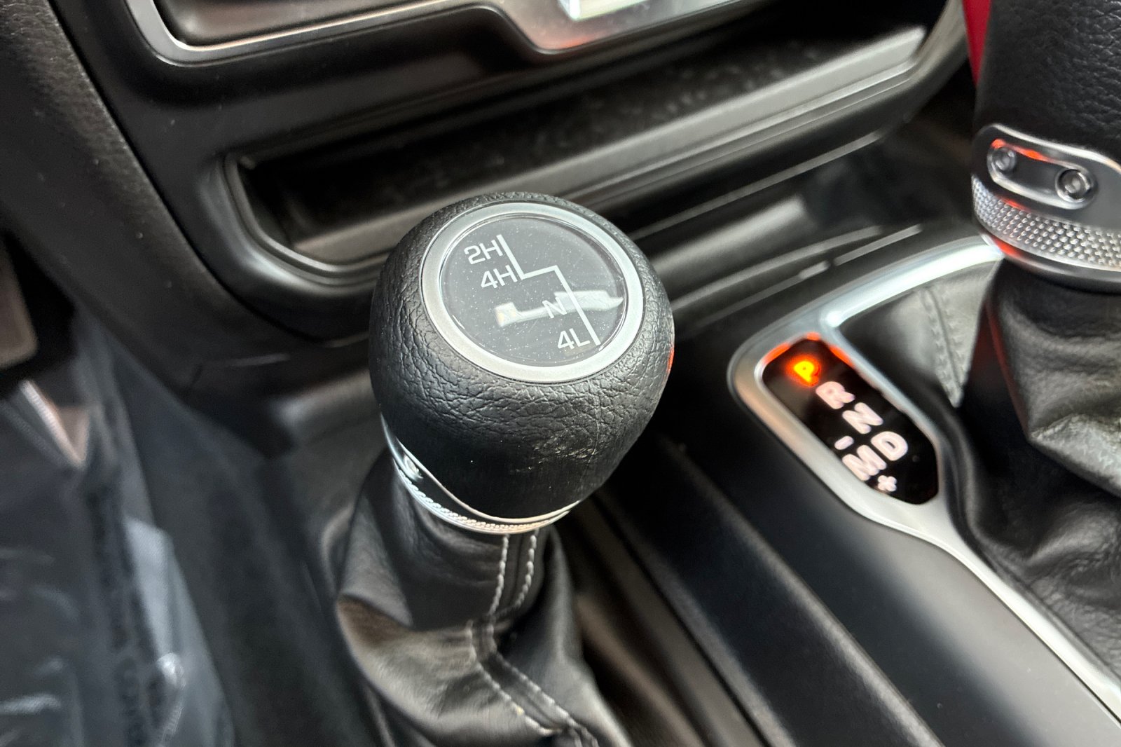 Used 2024 Earl Clearcoat Jeep Sport S image 38