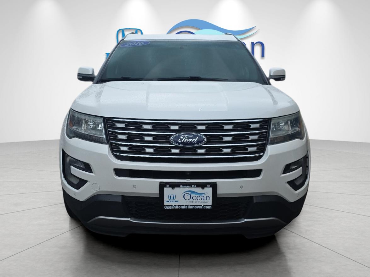 Used 2016 White Platinum Clearcoat Metallic Ford Limited image 8
