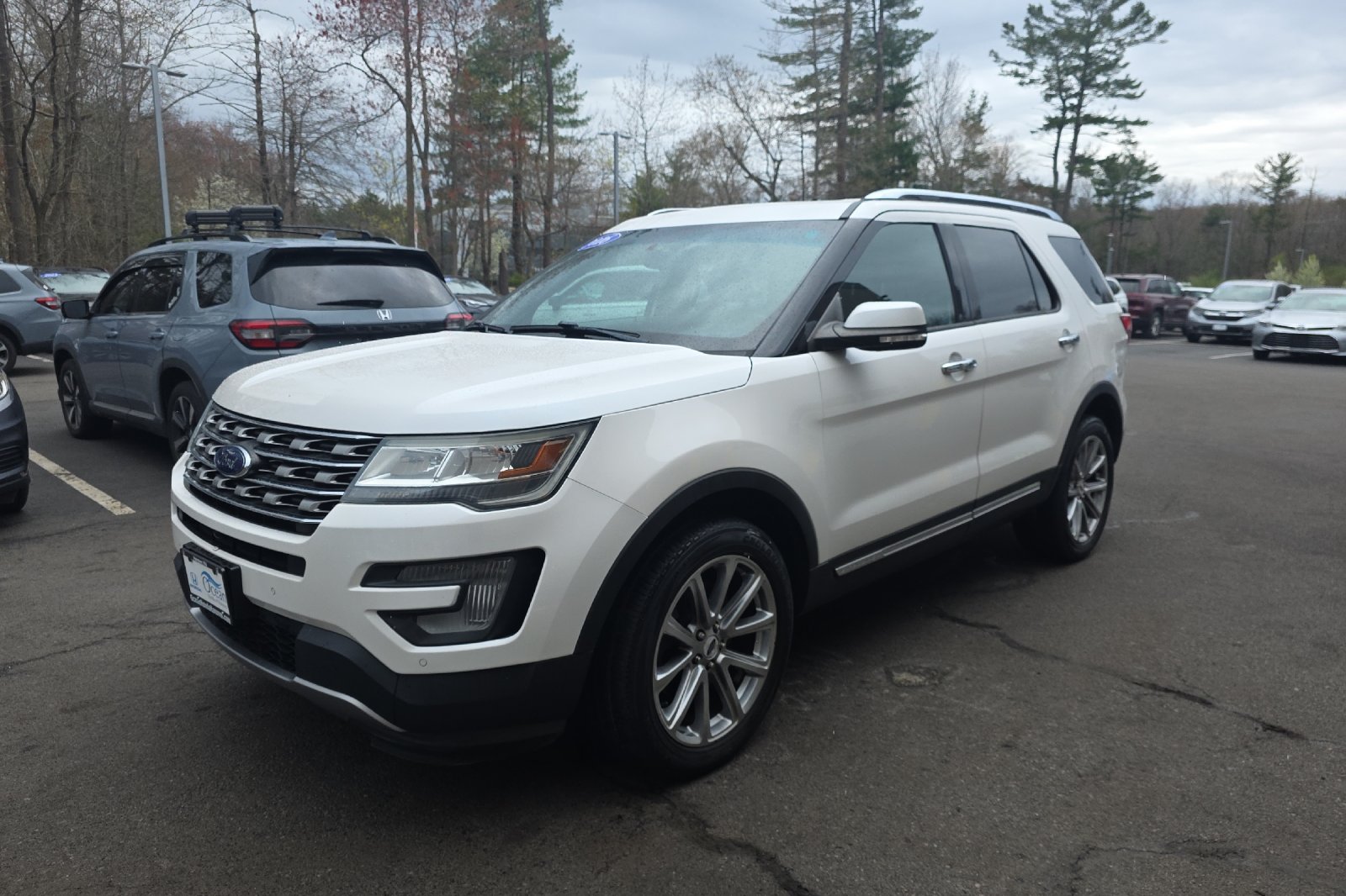 Used 2016 White Platinum Clearcoat Metallic Ford Limited image 7