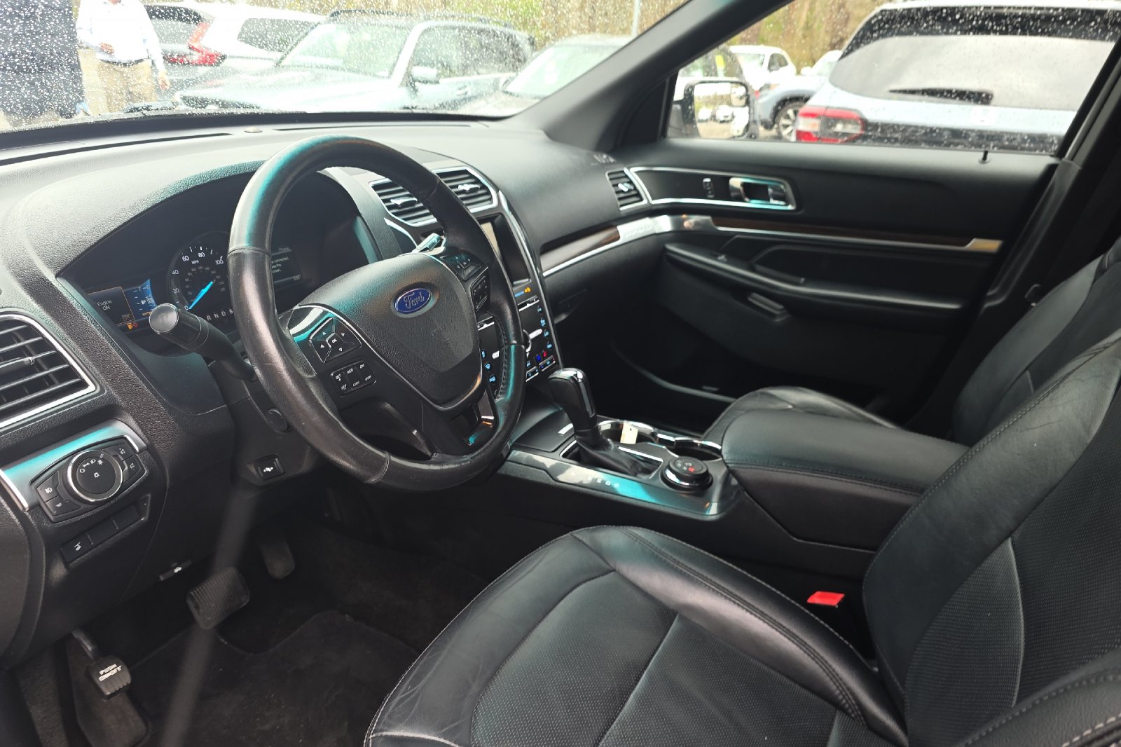 Used 2016 White Platinum Clearcoat Metallic Ford Limited image 11