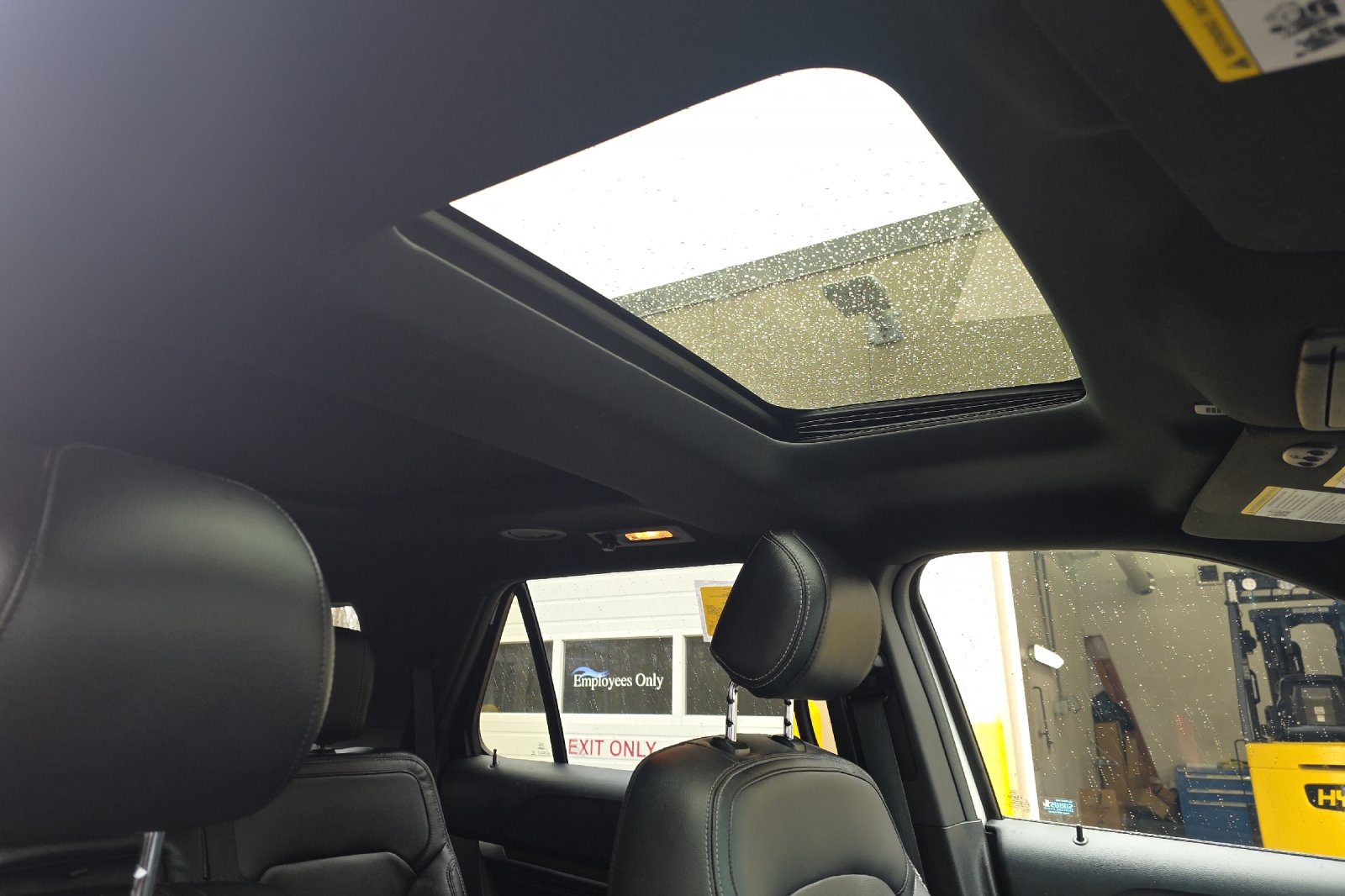 Used 2016 White Platinum Clearcoat Metallic Ford Limited image 19