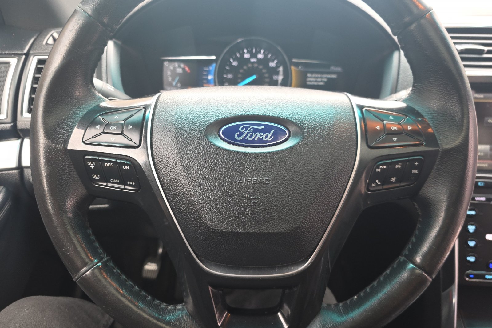 Used 2016 White Platinum Clearcoat Metallic Ford Limited image 24