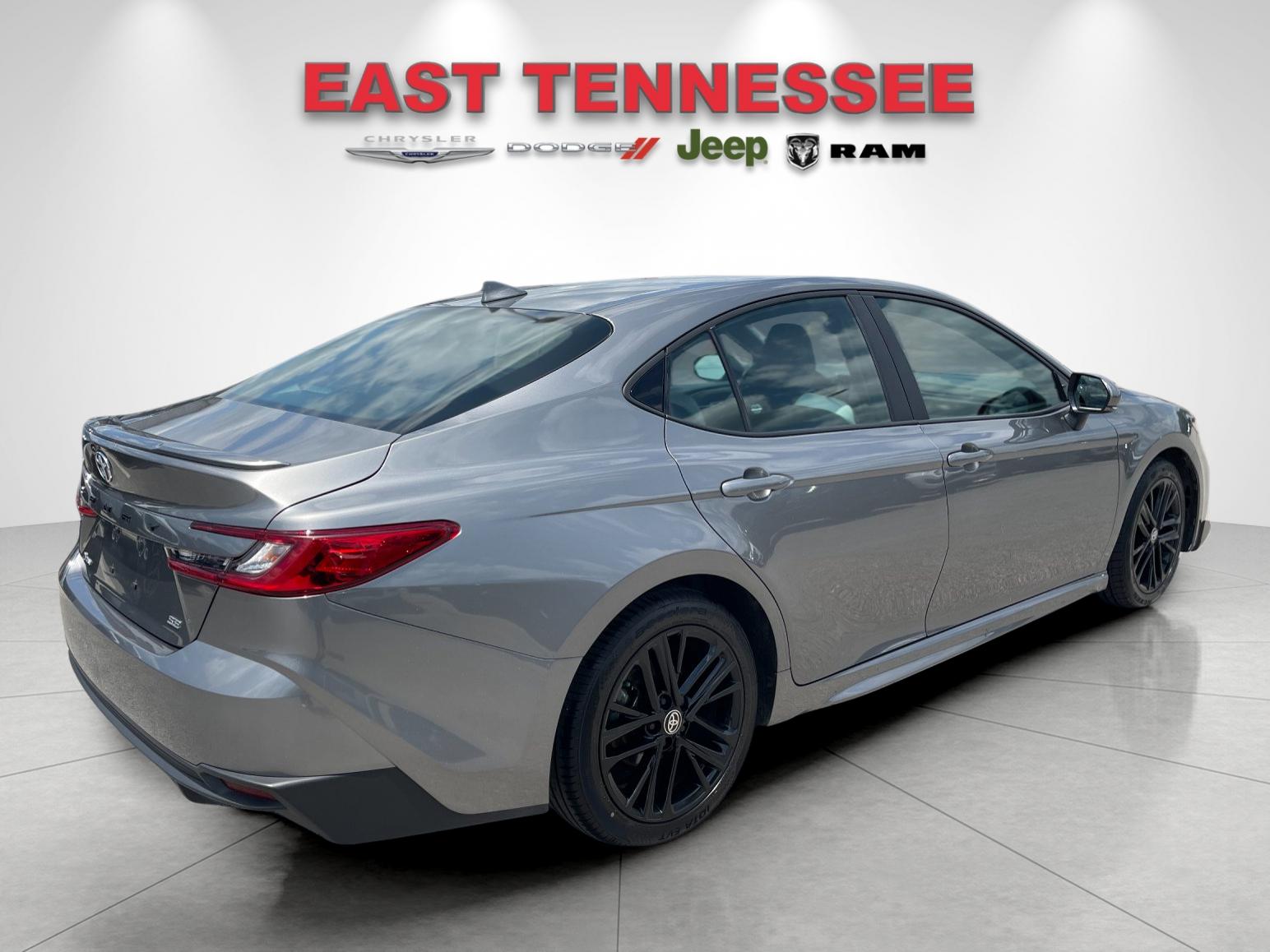 Used 2025  Toyota SE image 3