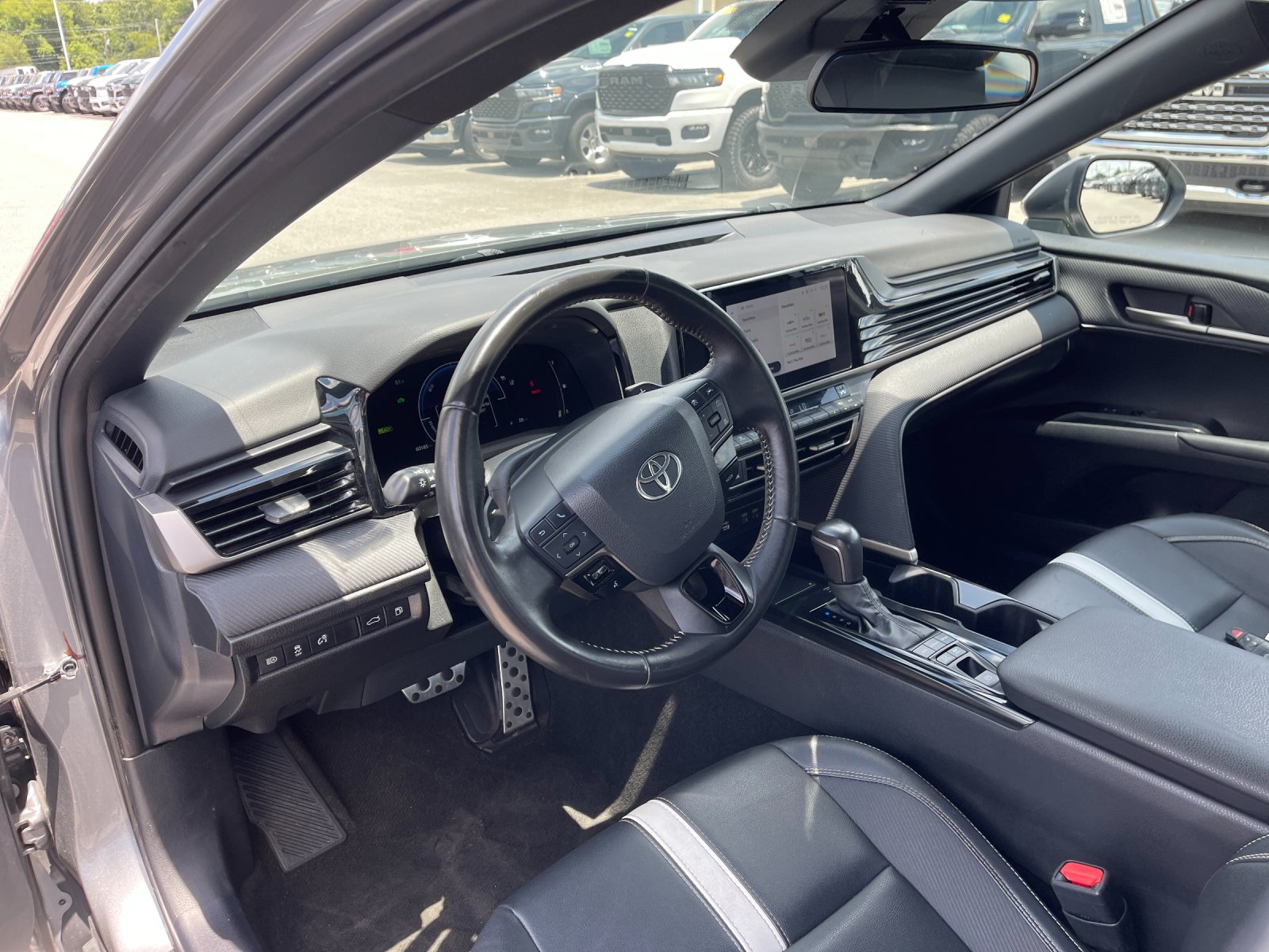 Used 2025  Toyota SE image 11