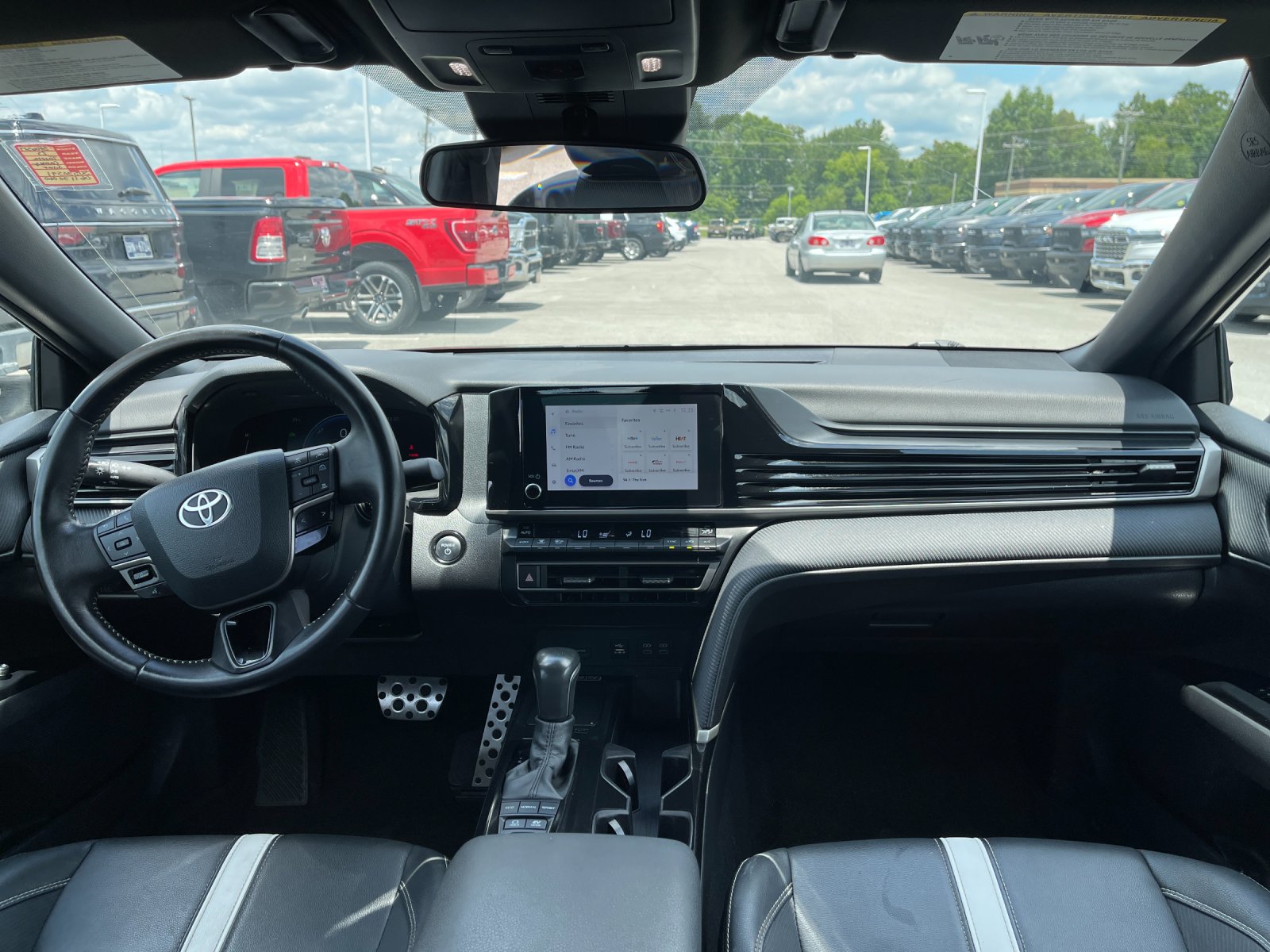 Used 2025  Toyota SE image 15