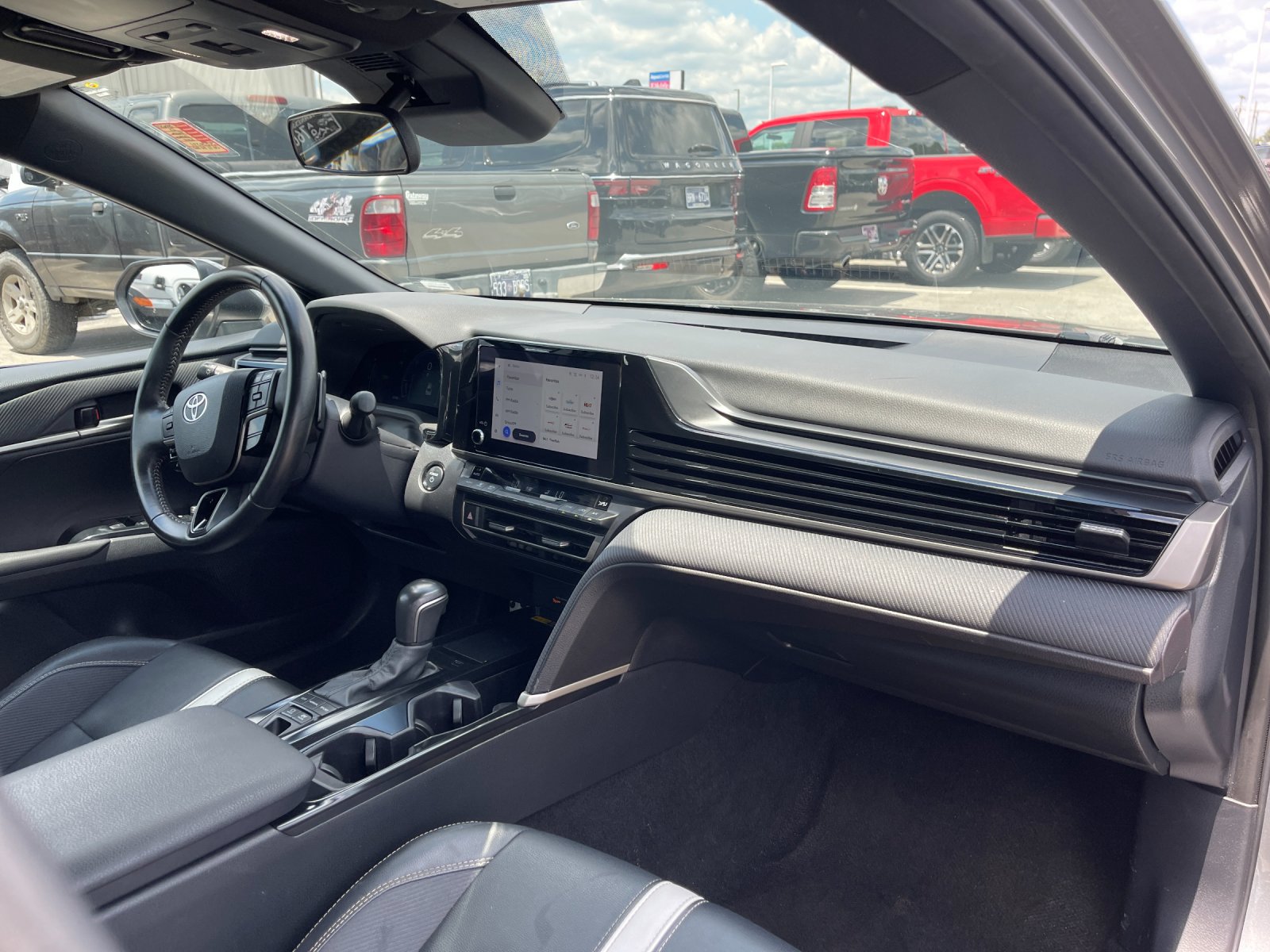 Used 2025  Toyota SE image 17