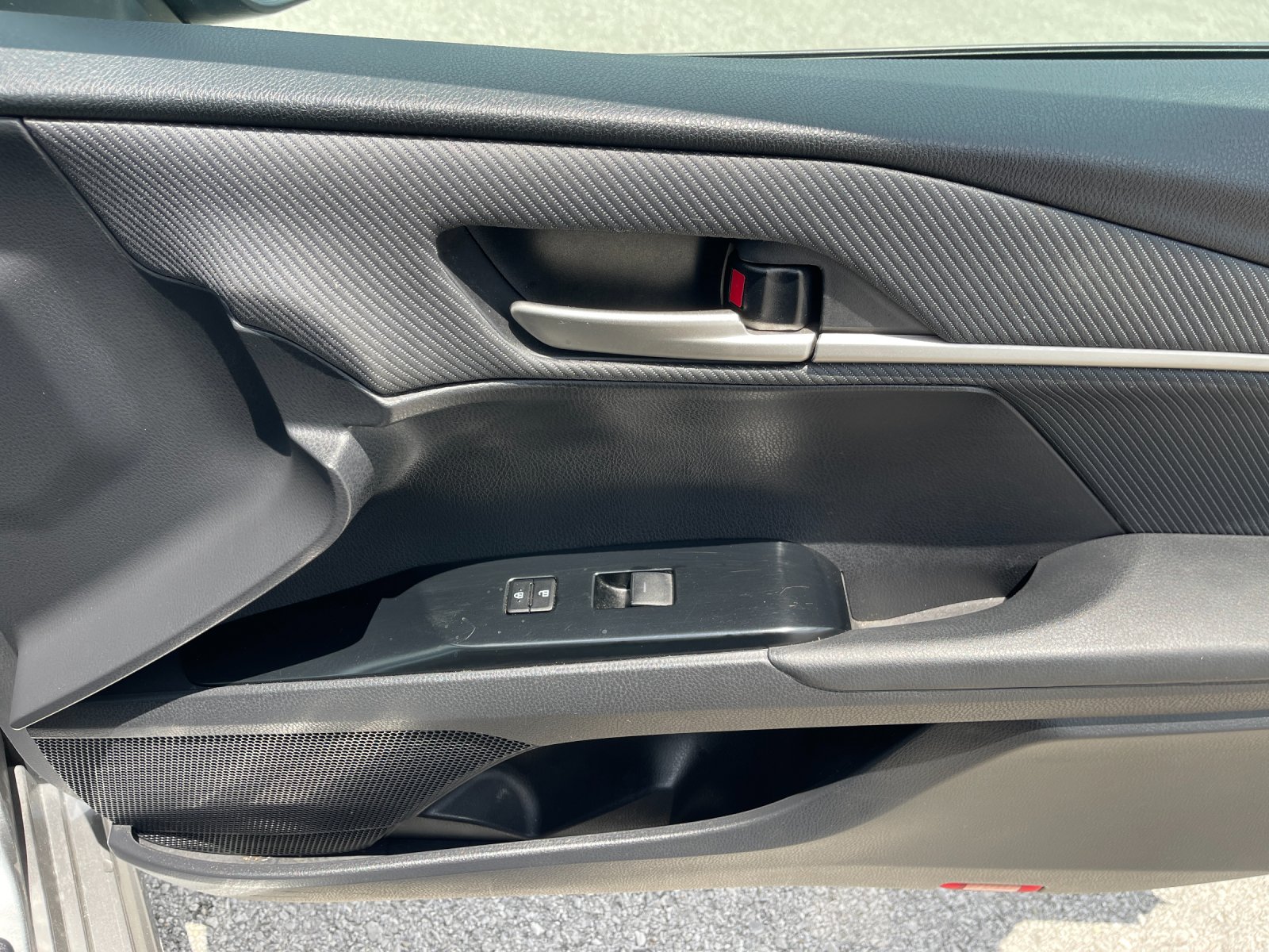 Used 2025  Toyota SE image 18