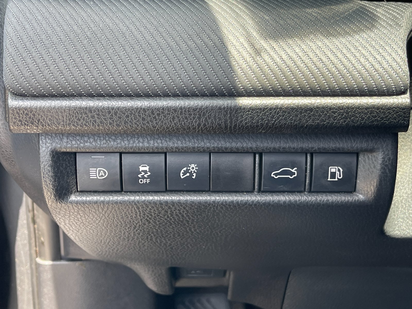 Used 2025  Toyota SE image 29