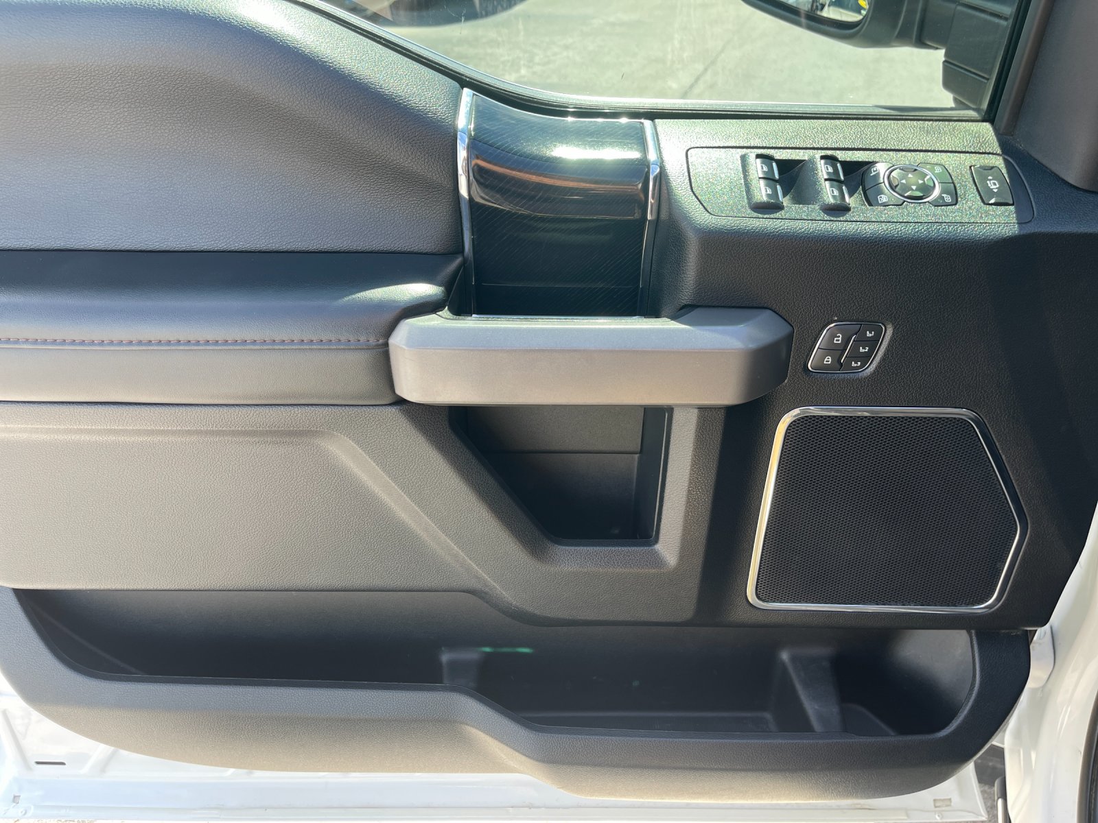 Used 2020 White Ford Platinum image 12