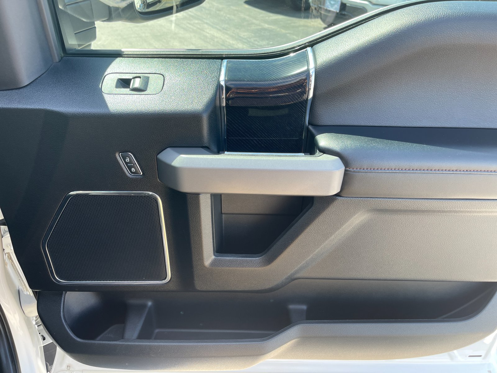 Used 2020 White Ford Platinum image 18