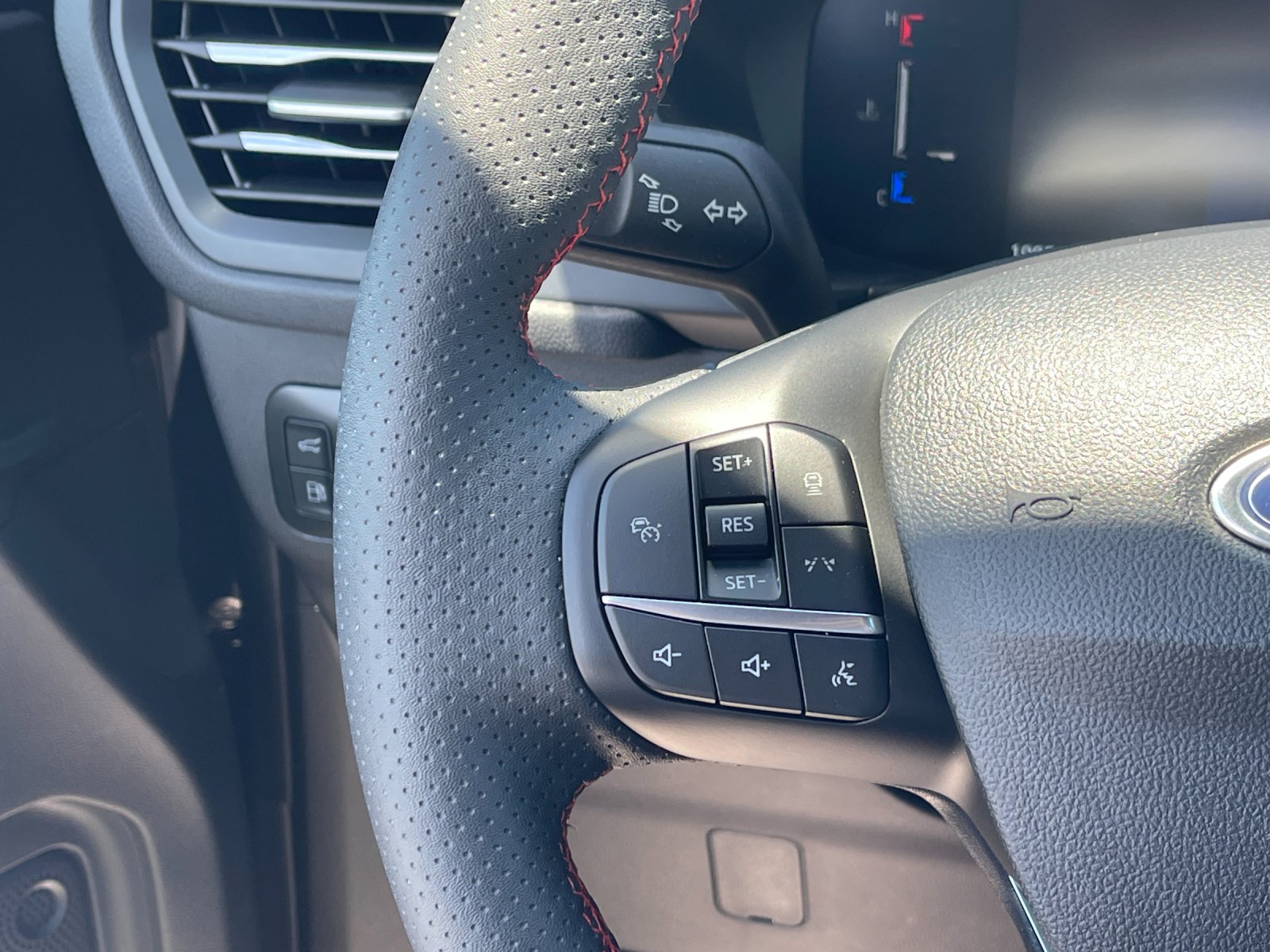 Used 2025 Gray Ford ST-Line Select image 27