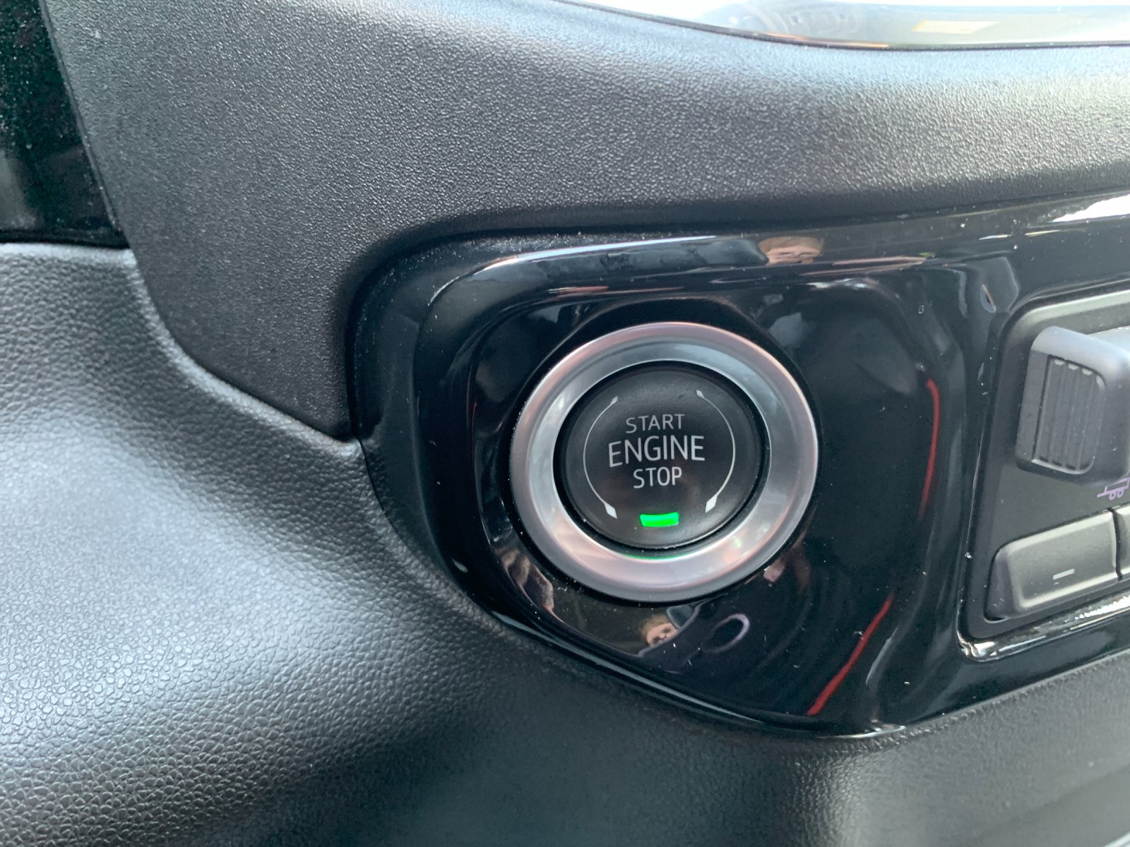 Used 2025 Red Chevrolet RST image 25
