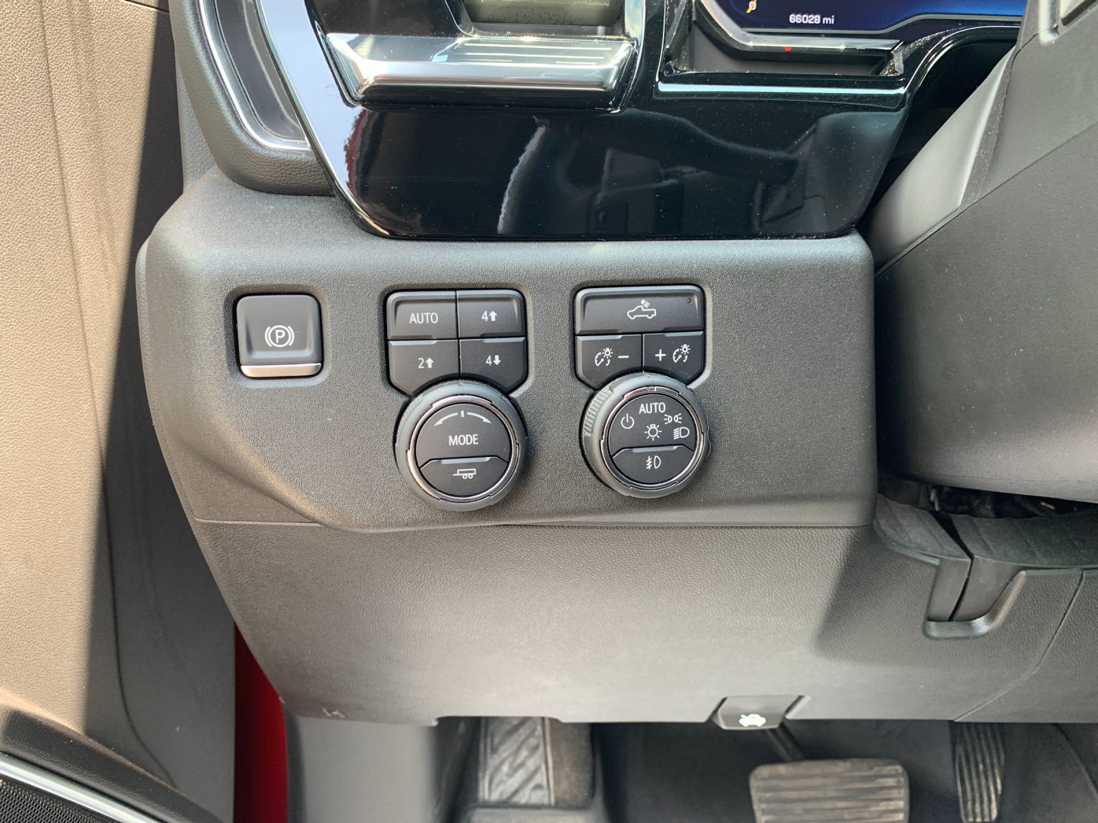 Used 2025 Red Chevrolet RST image 31