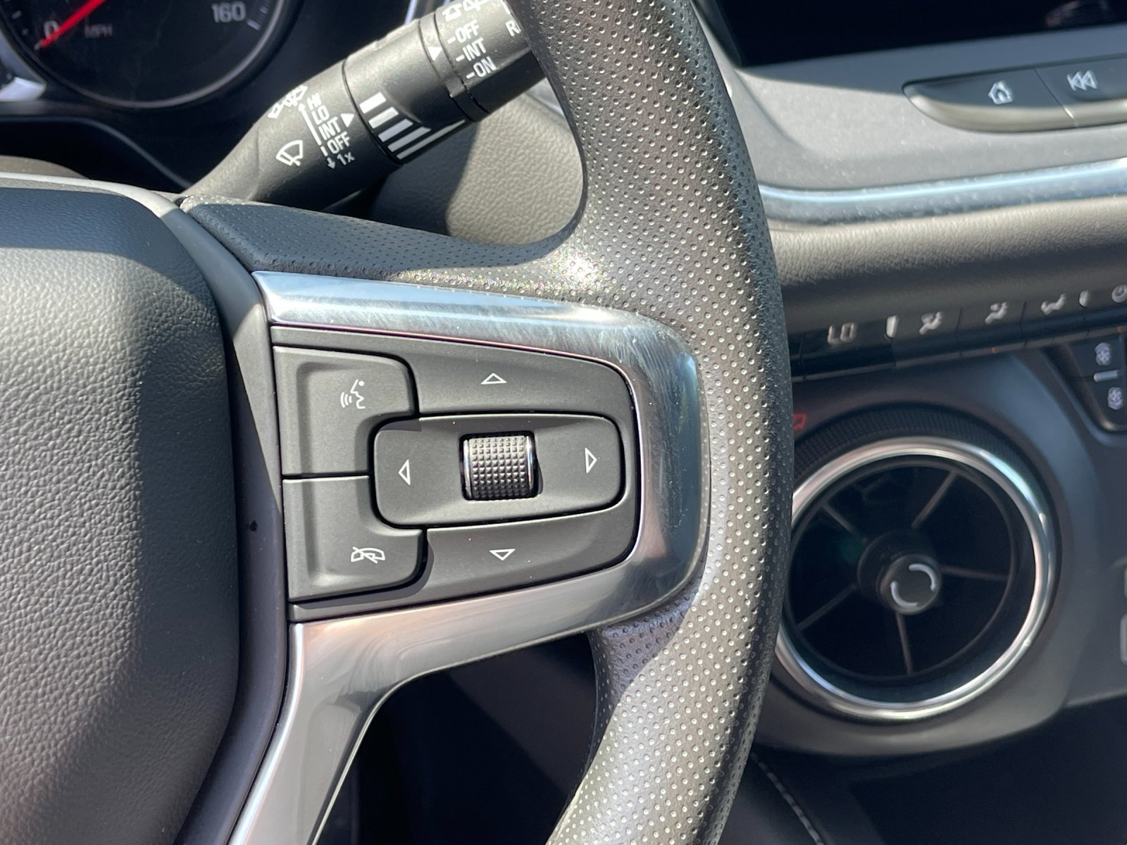 Used 2025 Black Chevrolet LT image 27