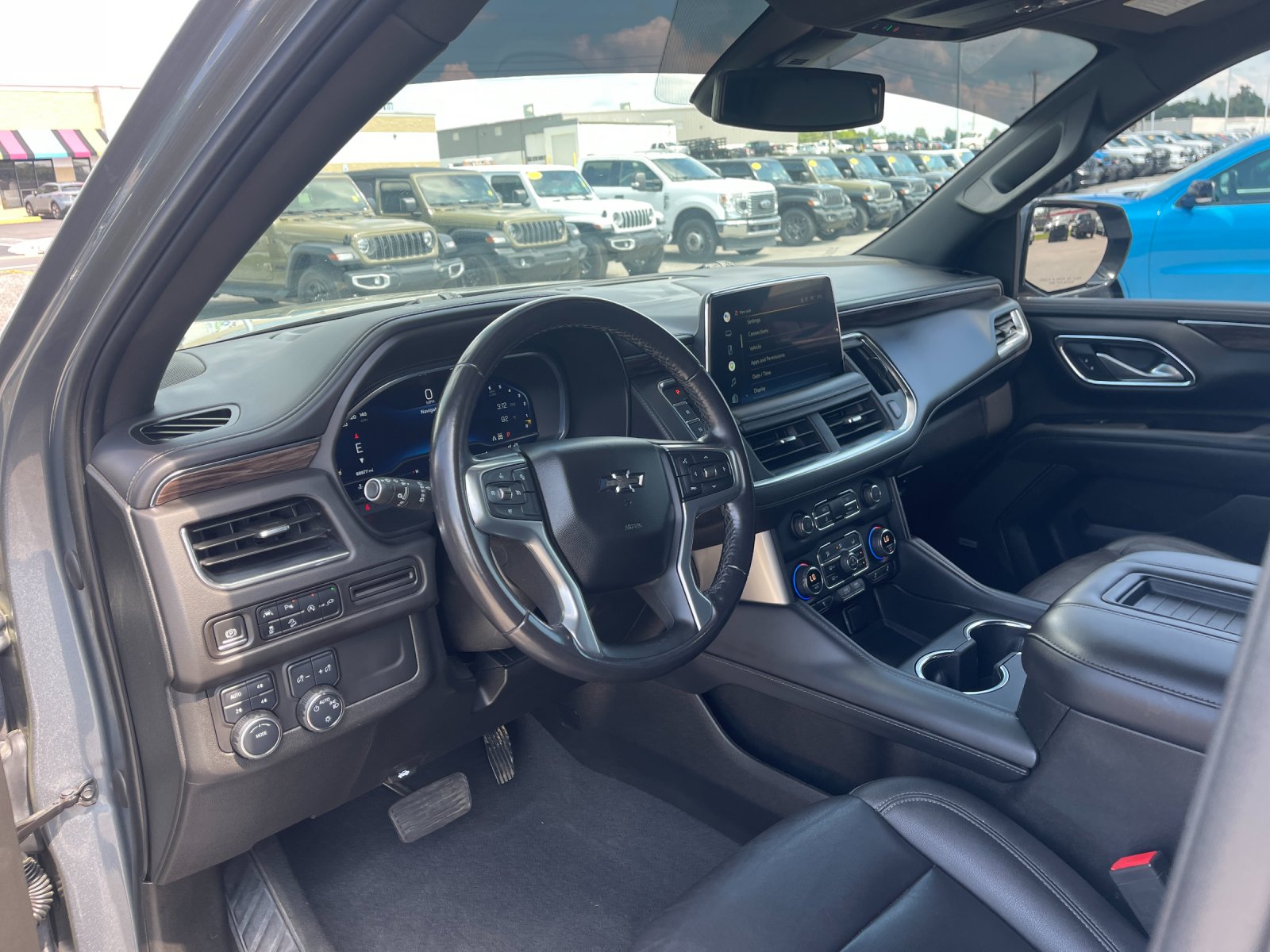 Used 2022 Gray Chevrolet Z71 image 11