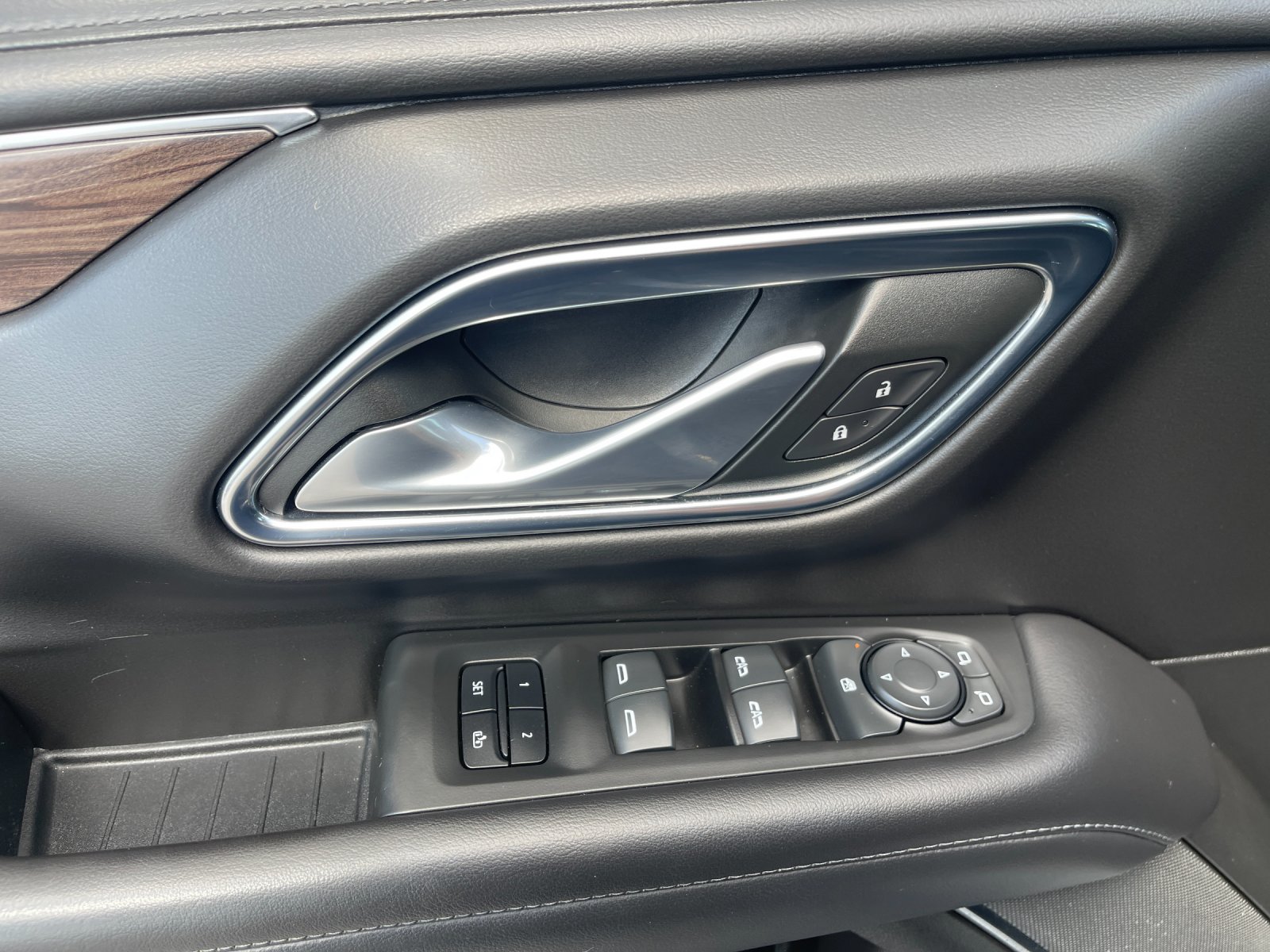 Used 2022 Gray Chevrolet Z71 image 13