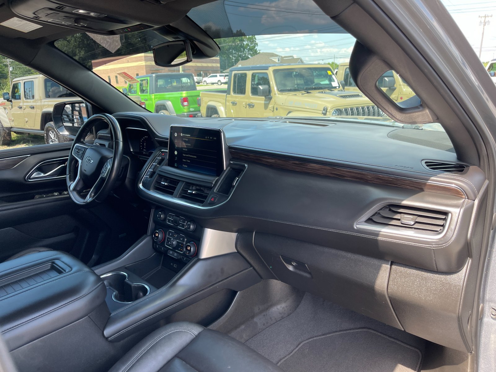 Used 2022 Gray Chevrolet Z71 image 19