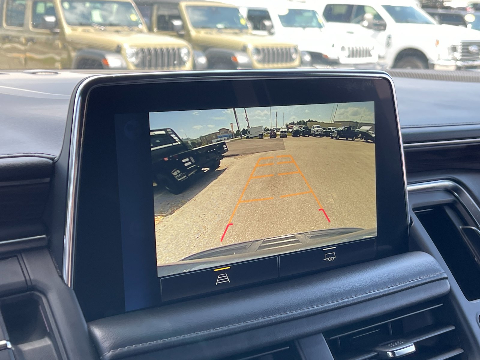 Used 2022 Gray Chevrolet Z71 image 23