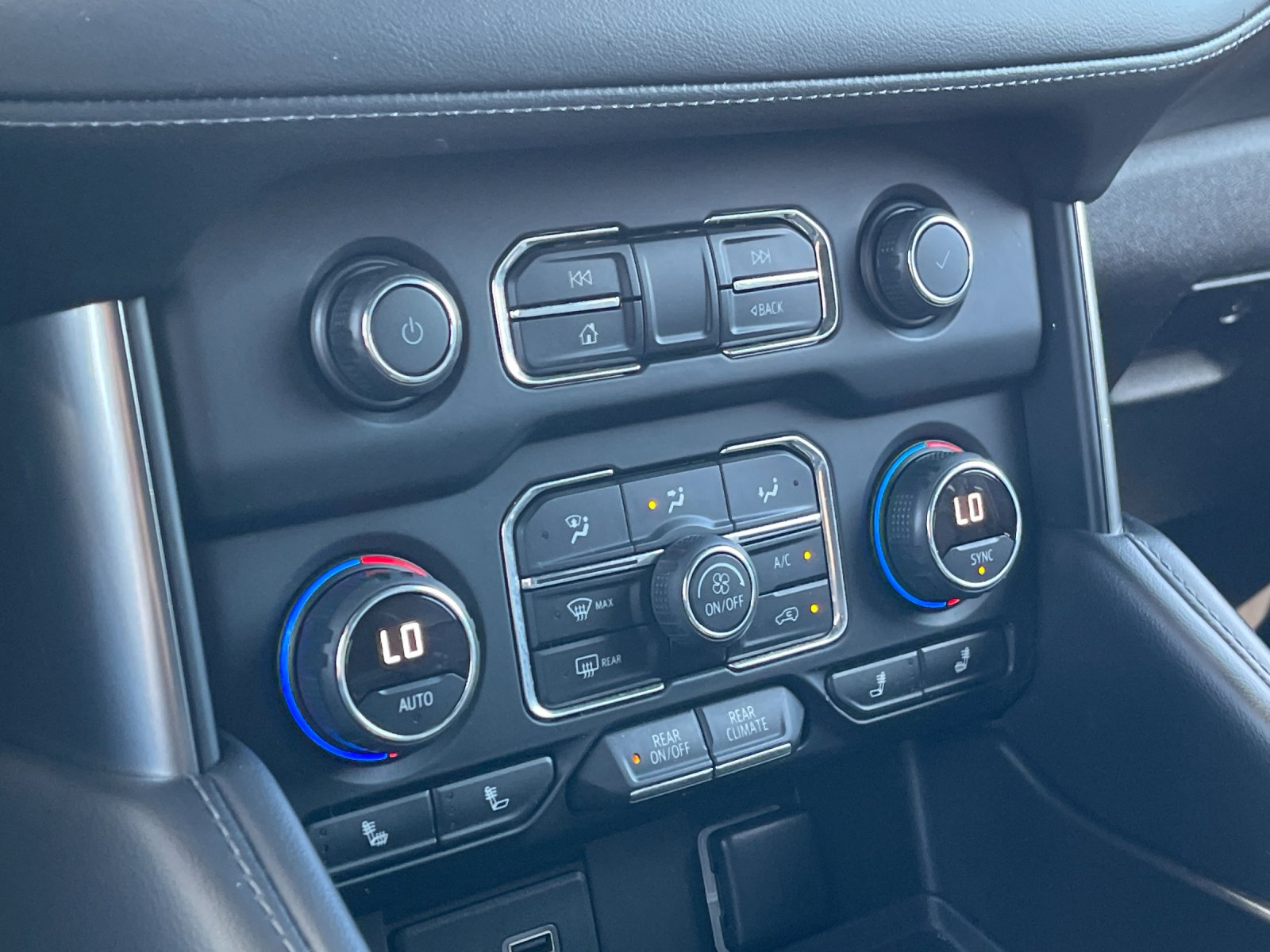 Used 2022 Gray Chevrolet Z71 image 24