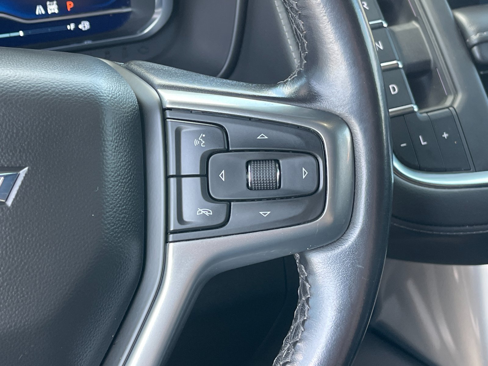 Used 2022 Gray Chevrolet Z71 image 29