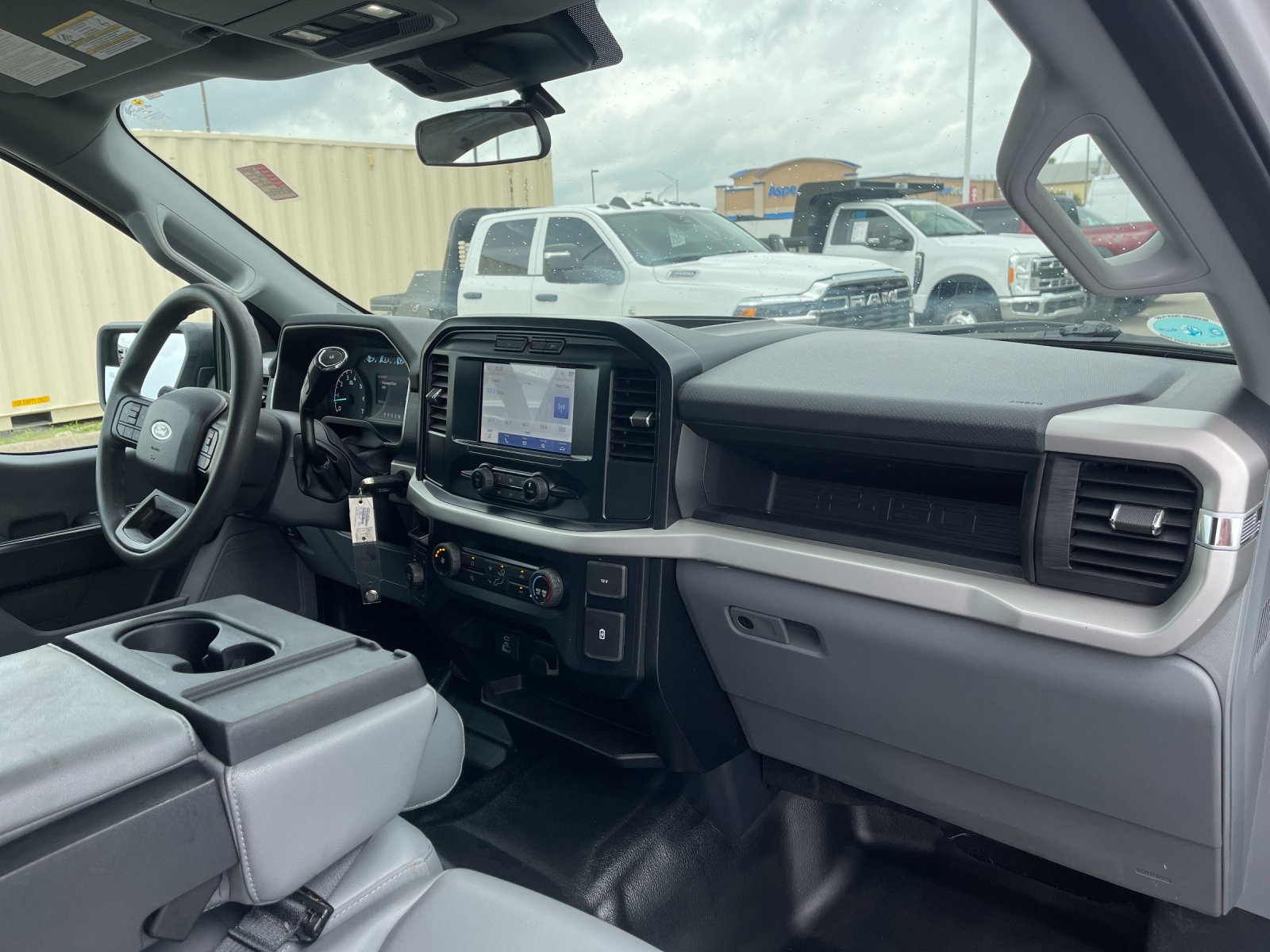 Used 2023 White Ford XL image 17