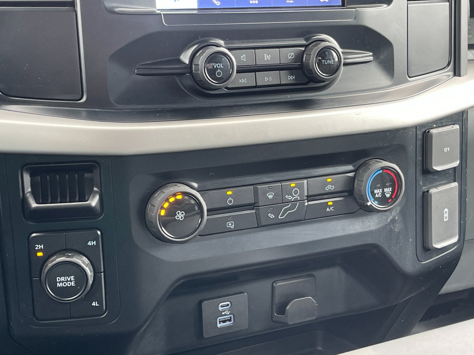 Used 2023 White Ford XL image 21