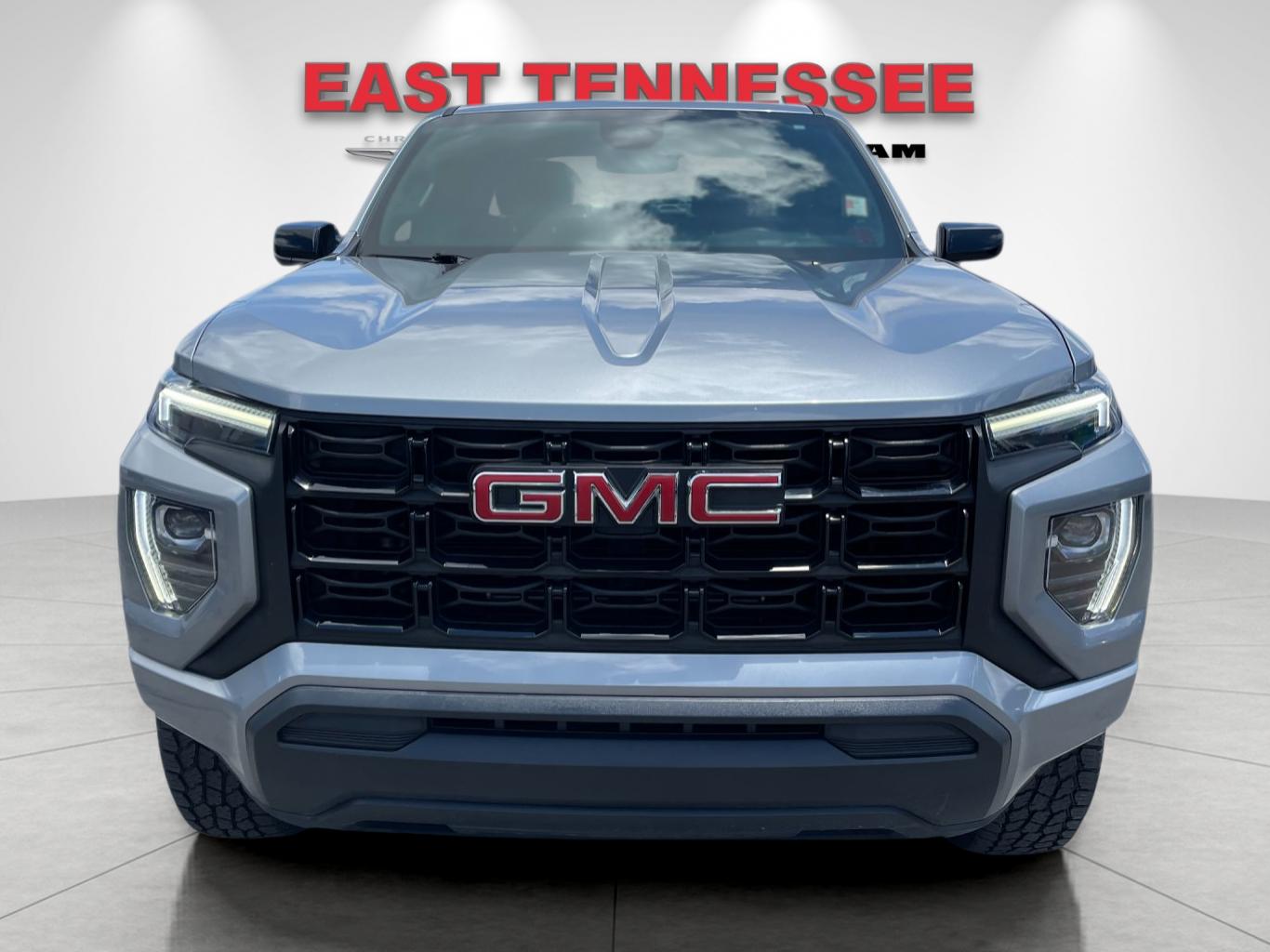 Used 2023 Silver GMC Elevation image 9