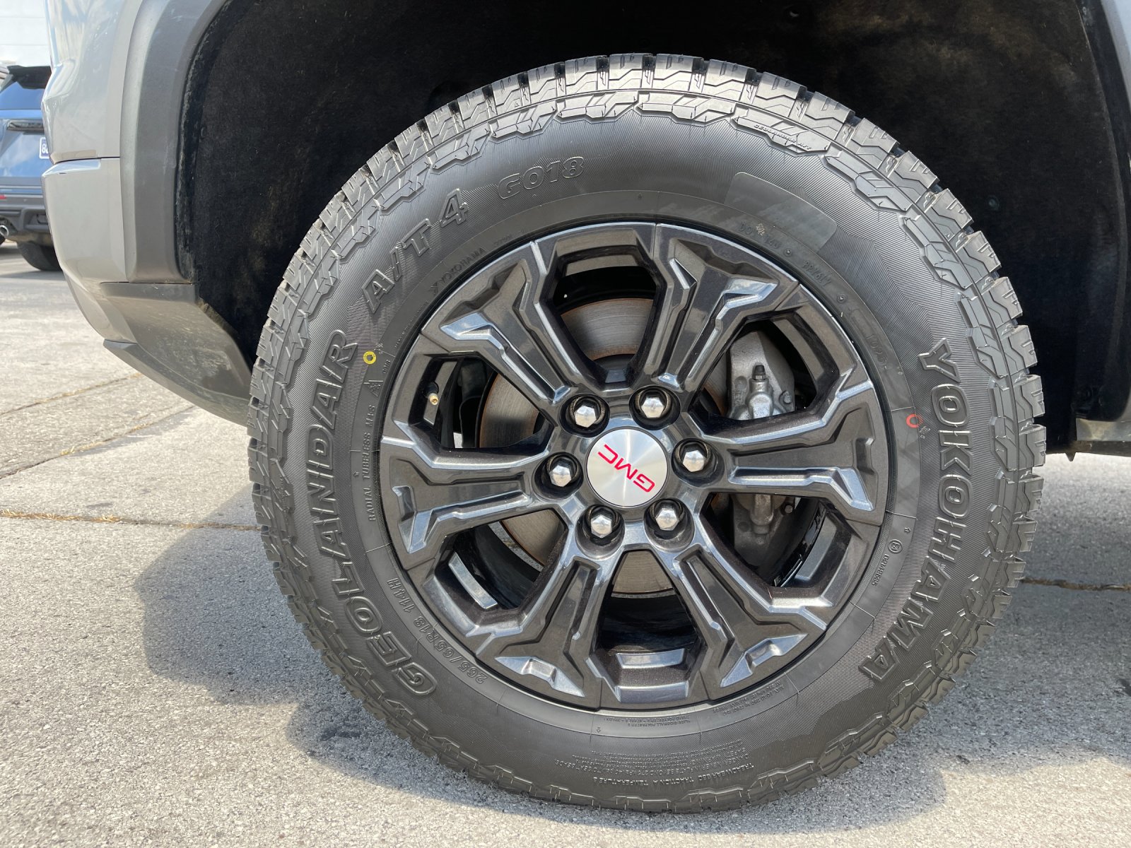 Used 2023 Silver GMC Elevation image 31
