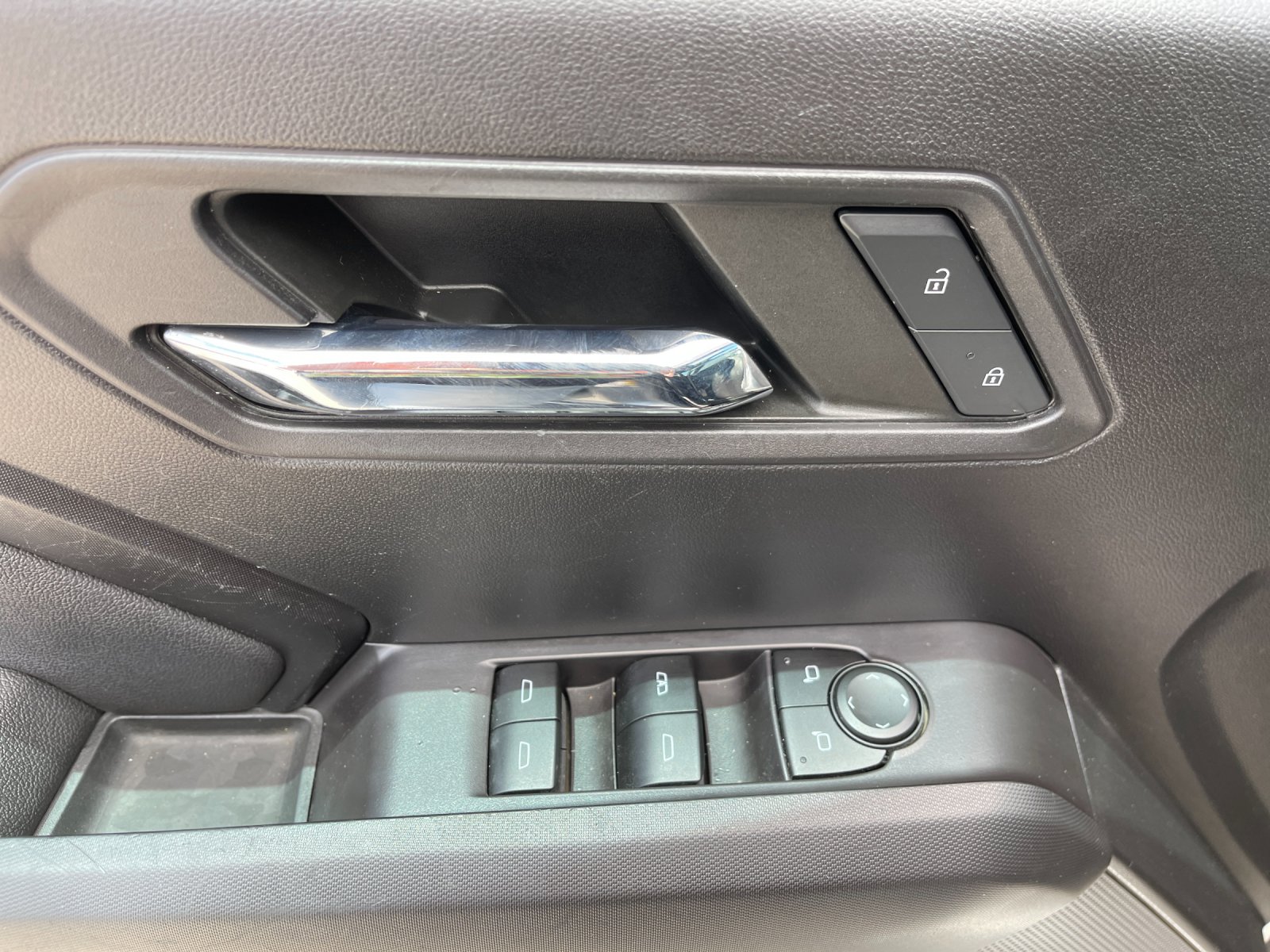 Used 2023 Silver GMC Elevation image 13