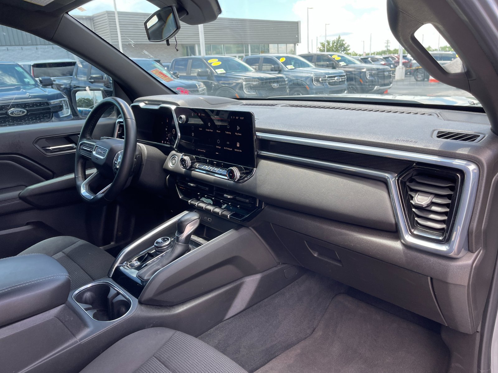 Used 2023 Silver GMC Elevation image 17
