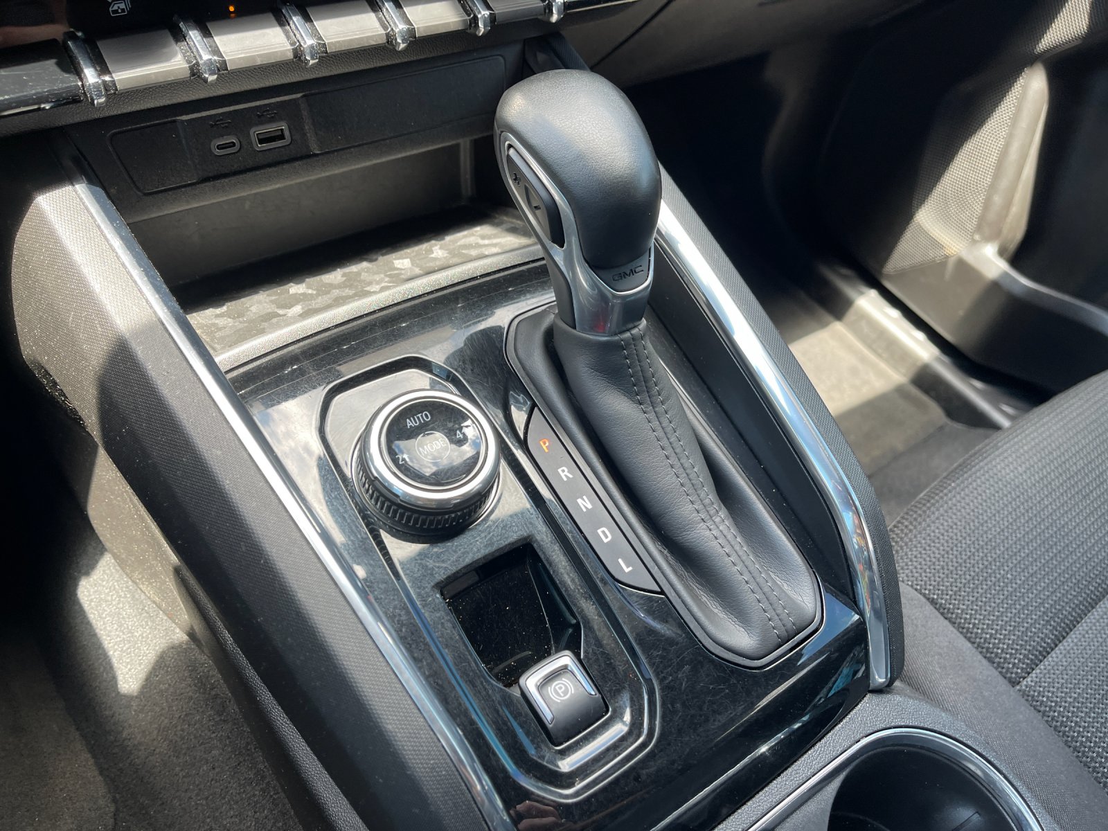 Used 2023 Silver GMC Elevation image 23