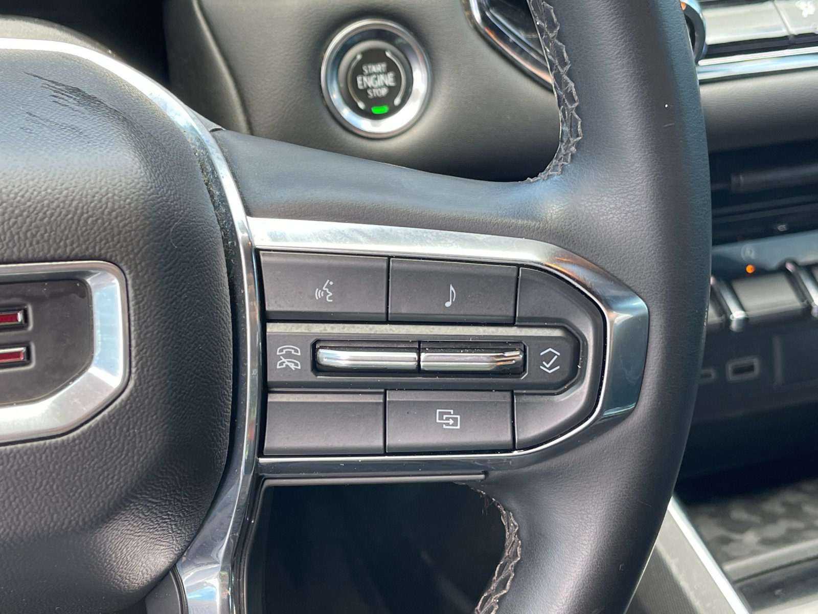Used 2023 Silver GMC Elevation image 27