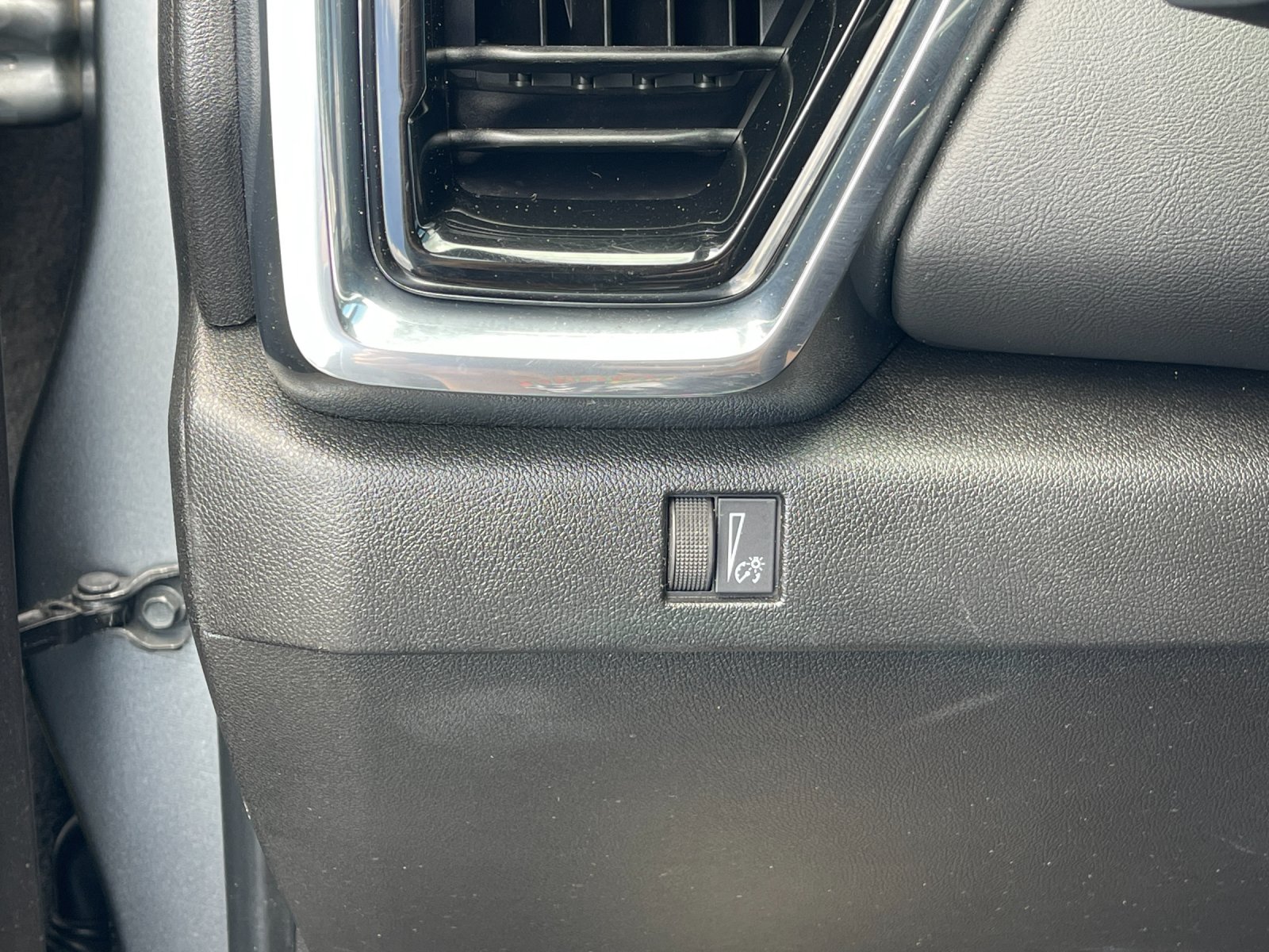 Used 2023 Silver GMC Elevation image 30