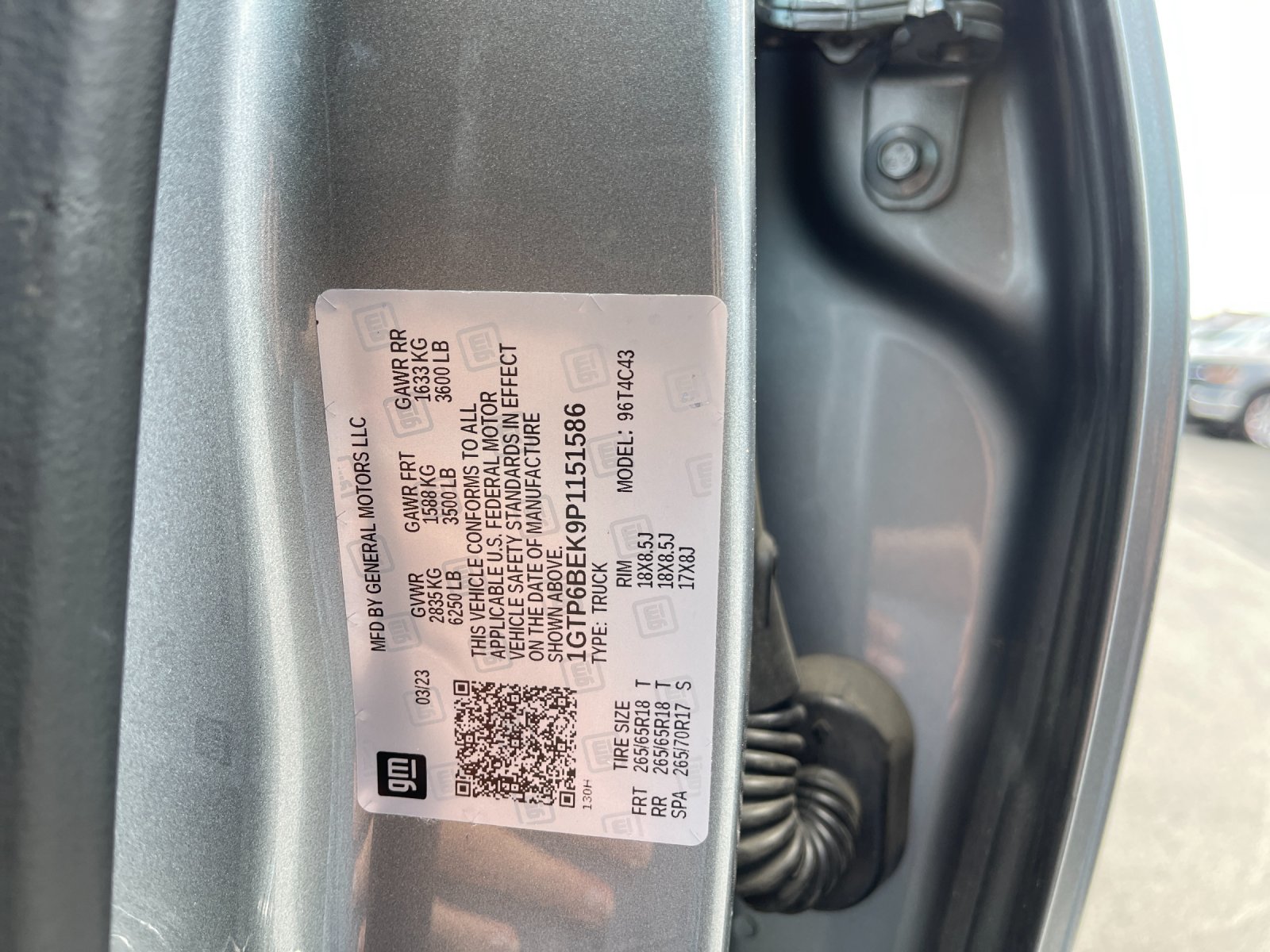 Used 2023 Silver GMC Elevation image 32